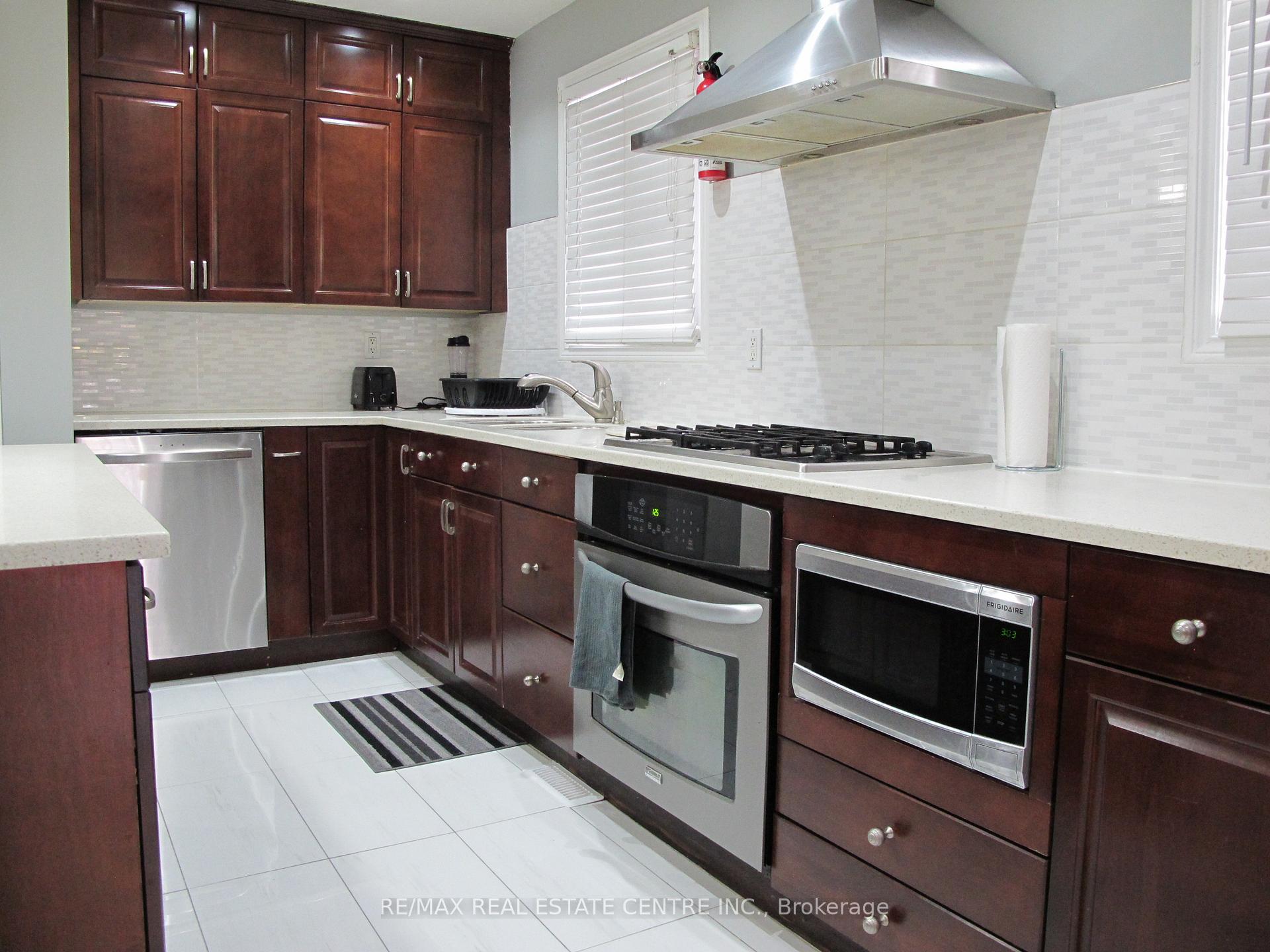 Photo 2 of 4695 Empire(Upper Floor) Crescent, Mississauga, Hurontario — HOMEH