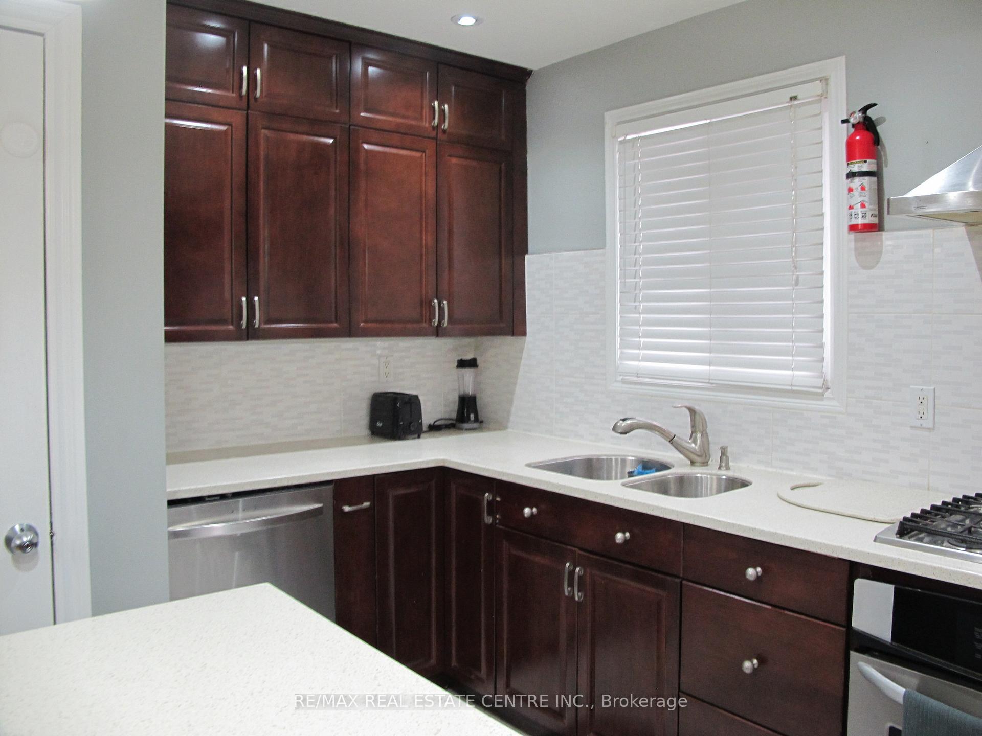 Photo 4 of 4695 Empire(Upper Floor) Crescent, Mississauga, Hurontario — HOMEH