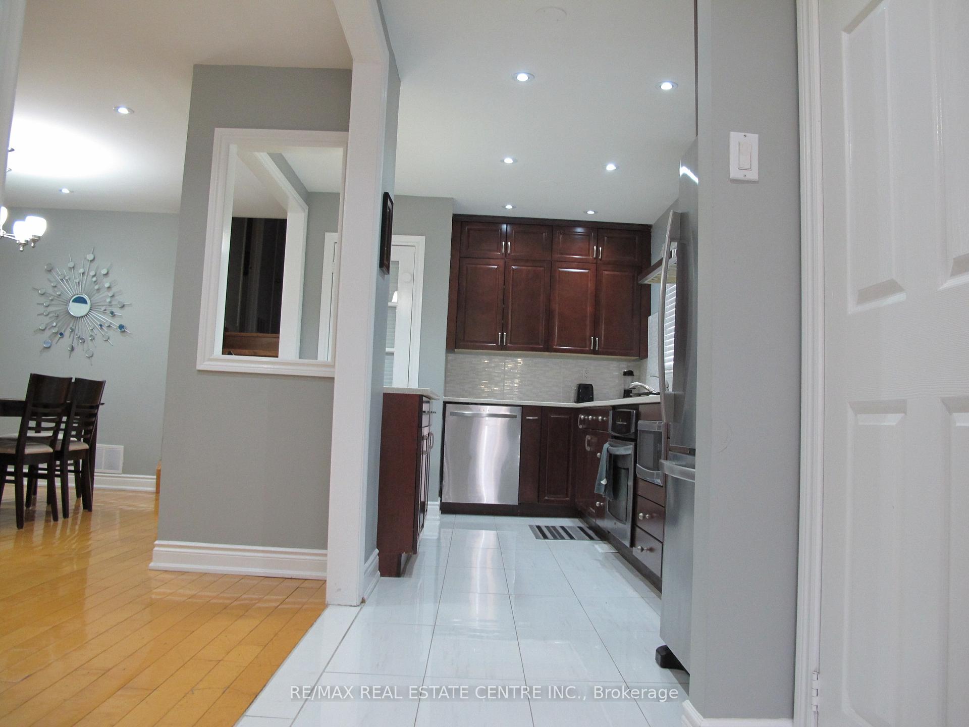 Photo 7 of 4695 Empire(Upper Floor) Crescent, Mississauga, Hurontario — HOMEH