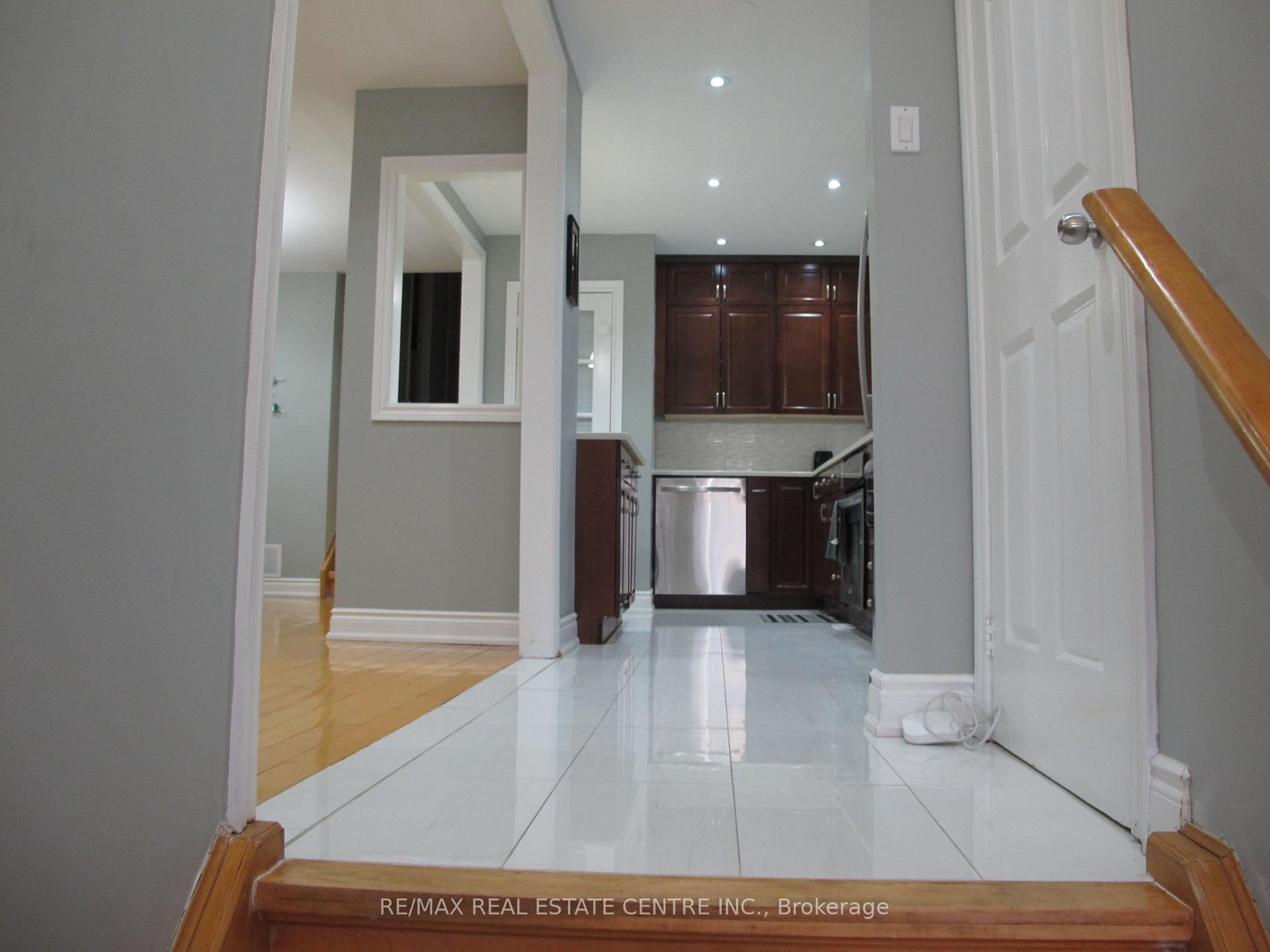 Photo 8 of 4695 Empire(Upper Floor) Crescent, Mississauga, Hurontario — HOMEH