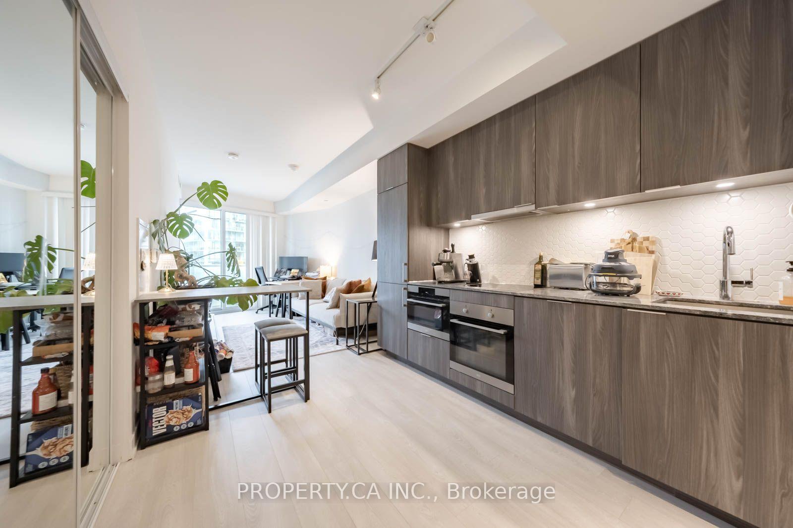 Photo 2 of Unit 501, 15 Queens Quay E, Toronto, Waterfront Communities — HOMEH