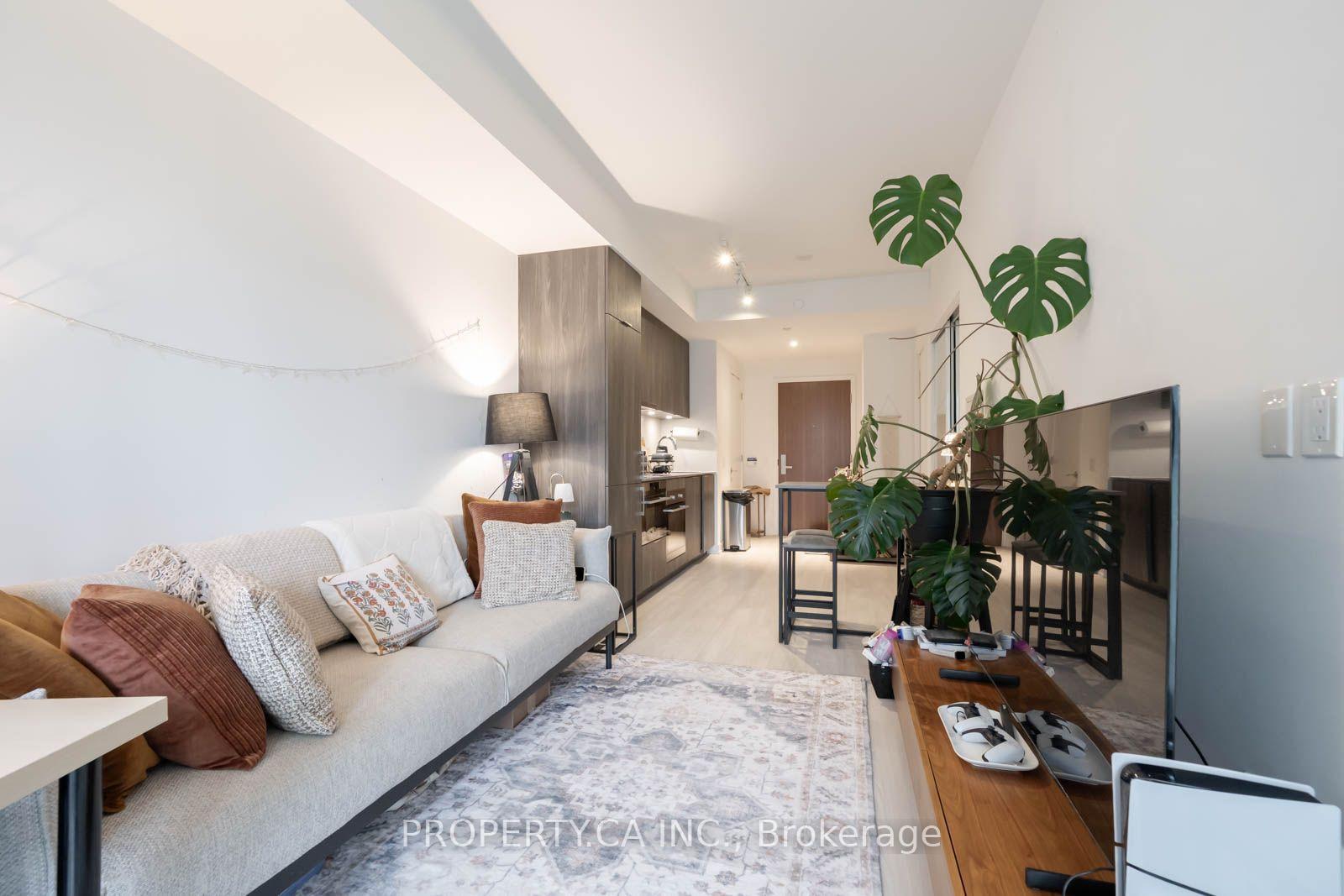 Photo 6 of Unit 501, 15 Queens Quay E, Toronto, Waterfront Communities — HOMEH
