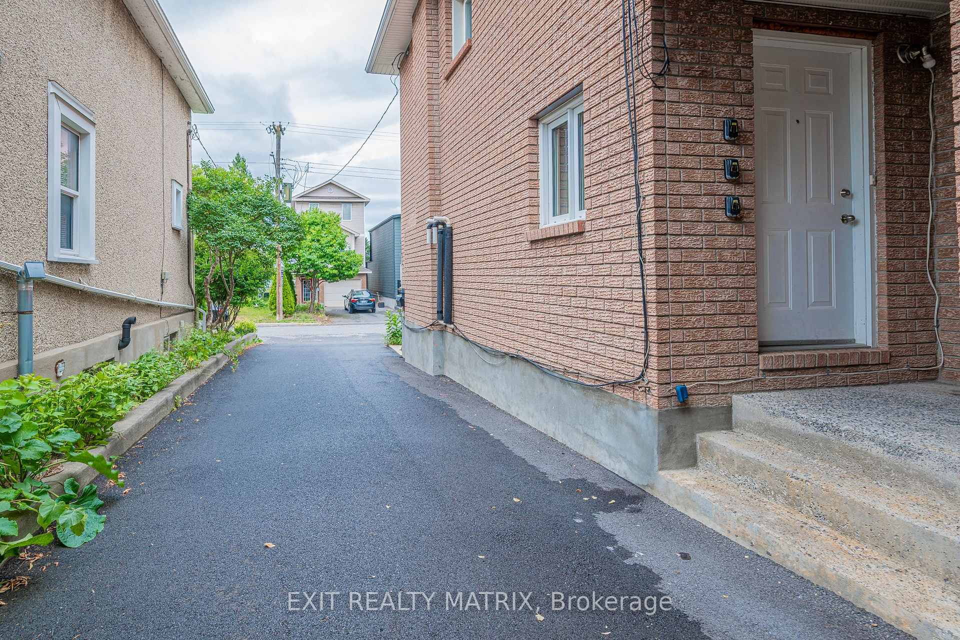 Photo 3 of Unit 2, 1384 Chatelain Avenue, Ottawa, Carlington — HOMEH