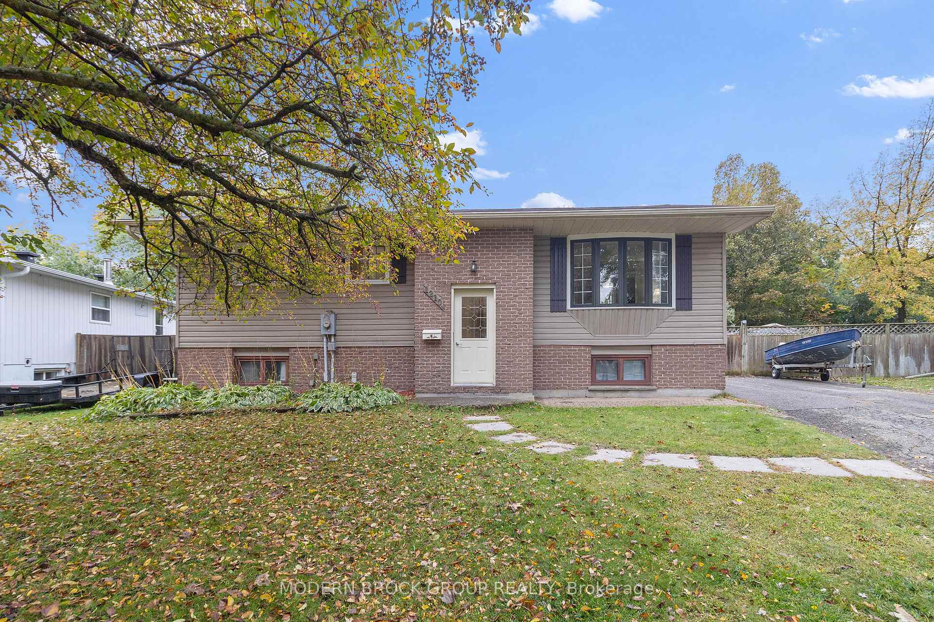 Photo 2 of 1210 Peden Boulevard, Brockville, Brockville — HOMEH