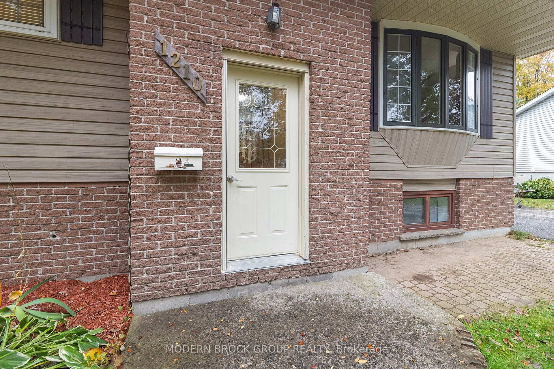 Photo 5 of 1210 Peden Boulevard, Brockville, Brockville — HOMEH