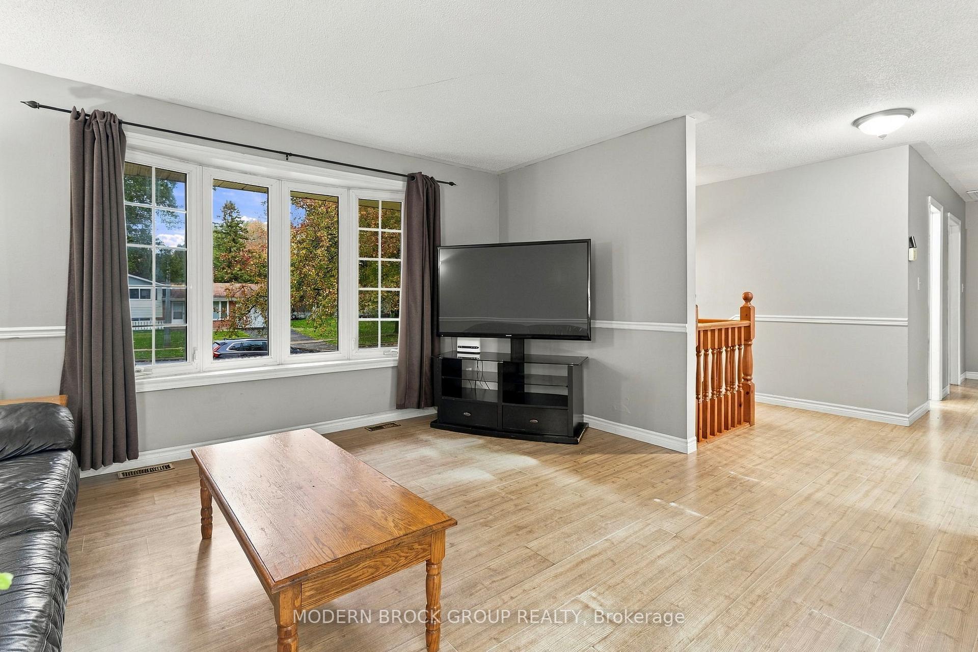 Photo 9 of 1210 Peden Boulevard, Brockville, Brockville — HOMEH