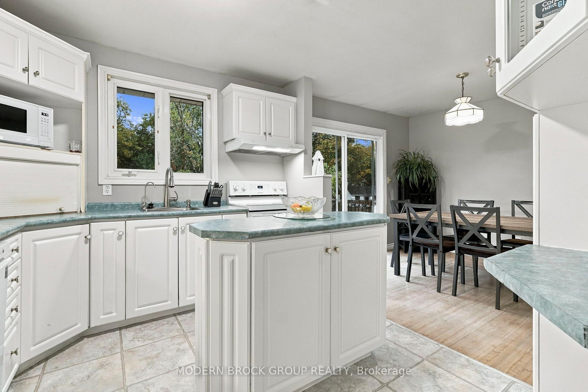 Photo 11 of 1210 Peden Boulevard, Brockville, Brockville — HOMEH