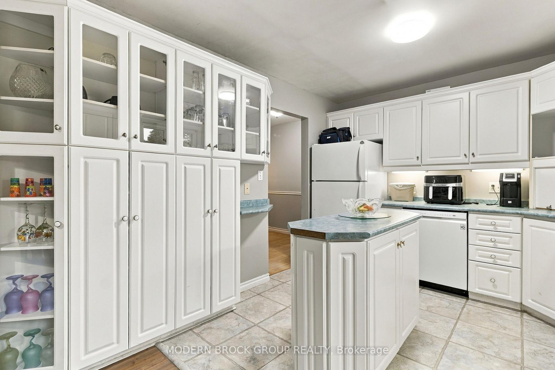 Photo 12 of 1210 Peden Boulevard, Brockville, Brockville — HOMEH