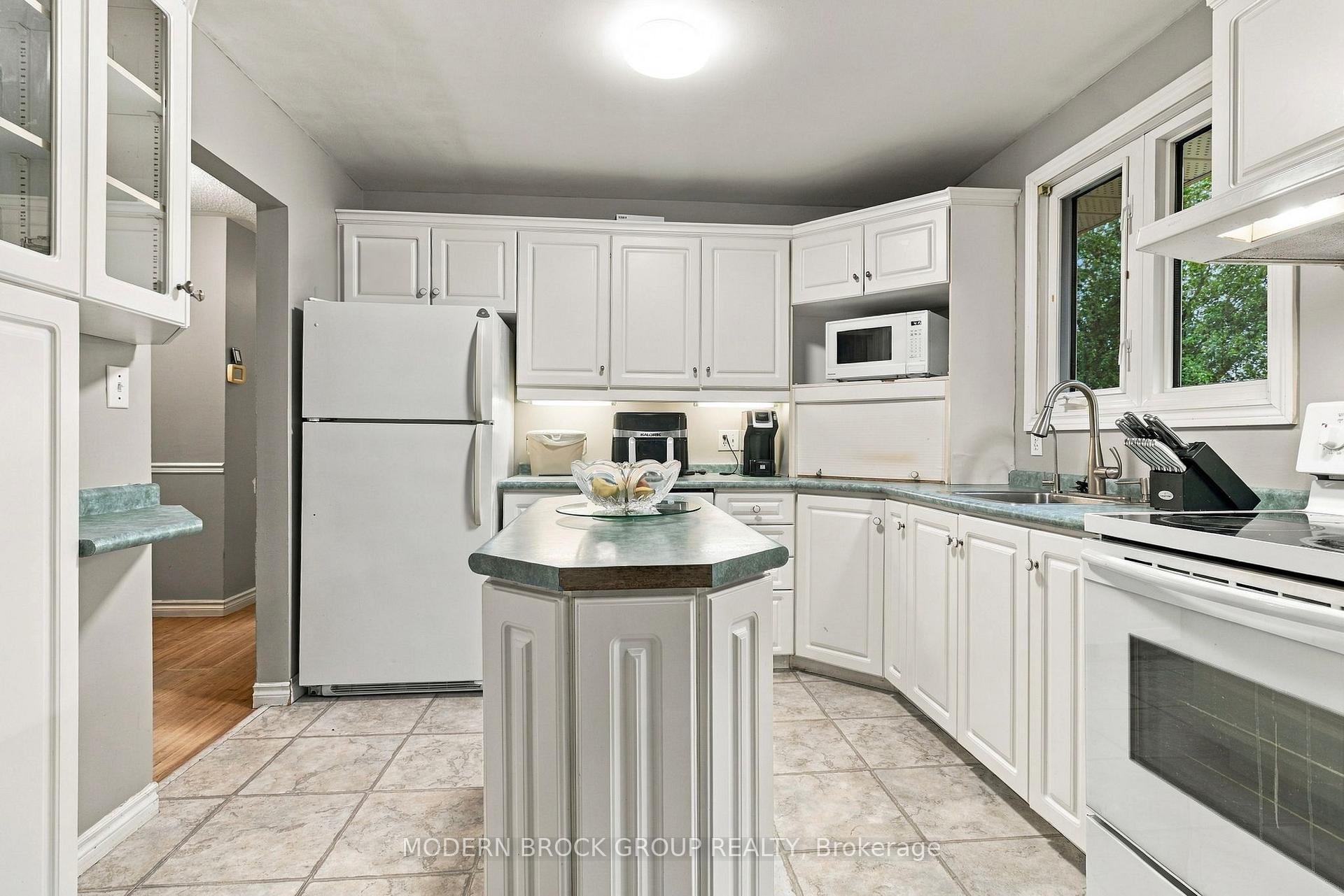 Photo 13 of 1210 Peden Boulevard, Brockville, Brockville — HOMEH