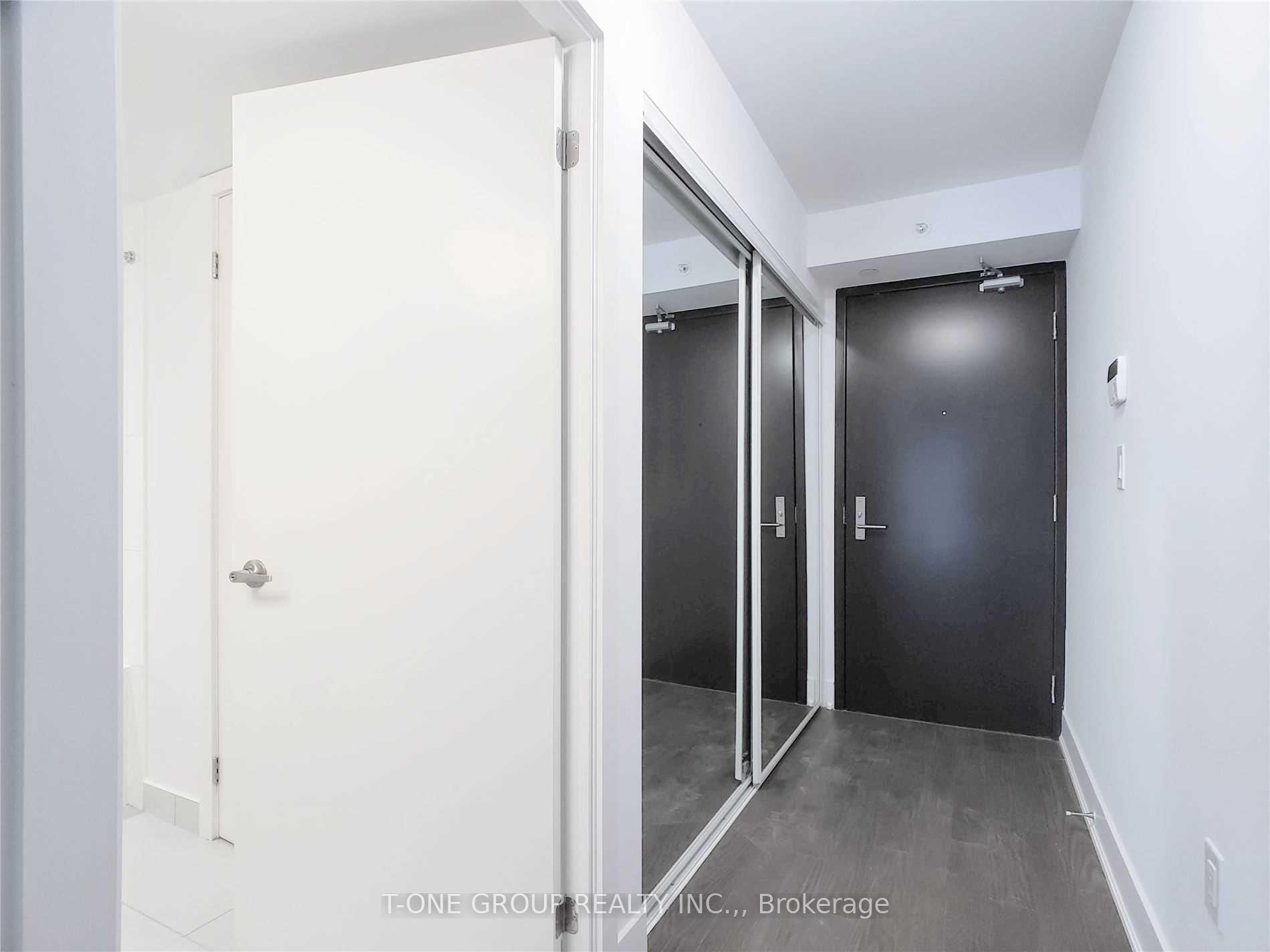 Photo 3 of Unit 1018, 955 Bay Street, Toronto, Bay Street Corridor — HOMEH