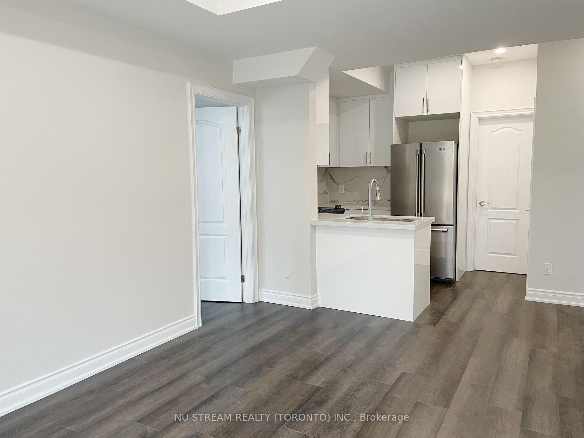Photo 3 of Unit Lower, 10 Drizzel Crescent, Richmond Hill, Oak Ridges — HOMEH