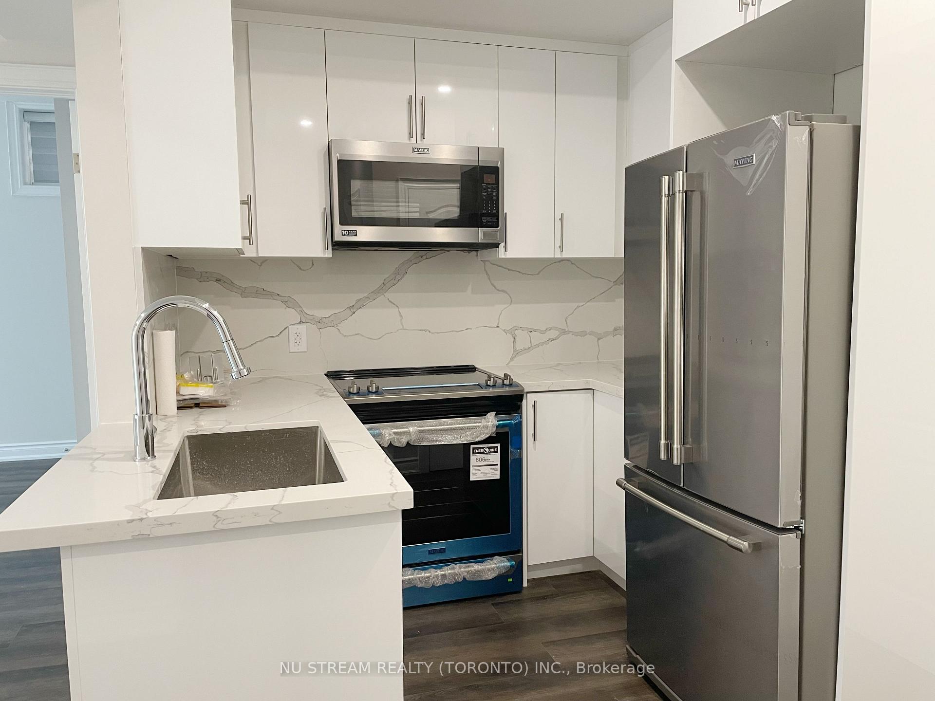 Photo 4 of Unit Lower, 10 Drizzel Crescent, Richmond Hill, Oak Ridges — HOMEH