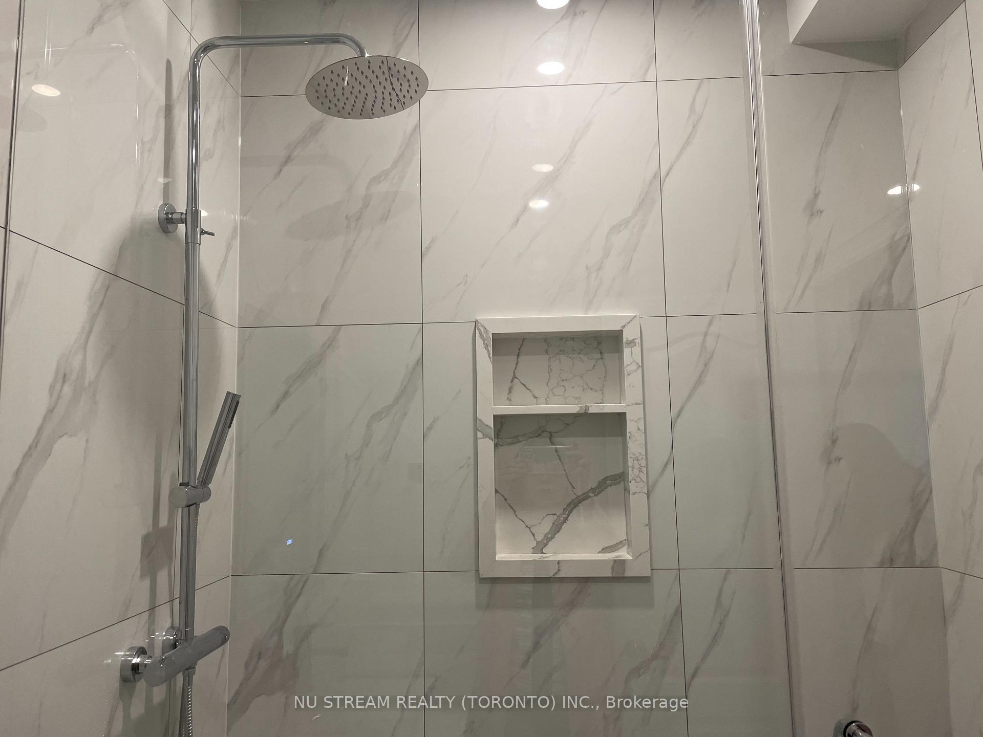 Photo 10 of Unit Lower, 10 Drizzel Crescent, Richmond Hill, Oak Ridges — HOMEH