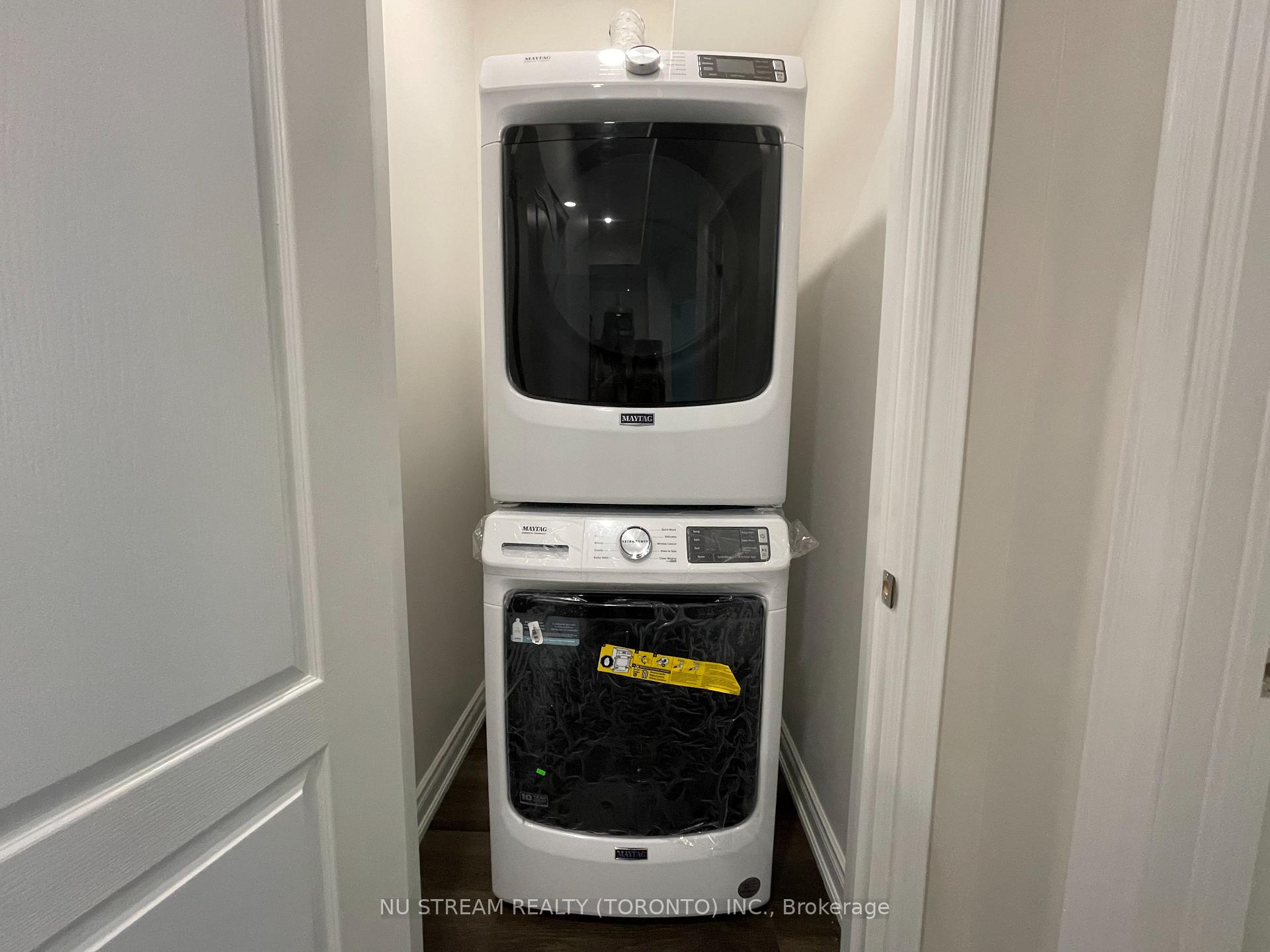 Photo 11 of Unit Lower, 10 Drizzel Crescent, Richmond Hill, Oak Ridges — HOMEH