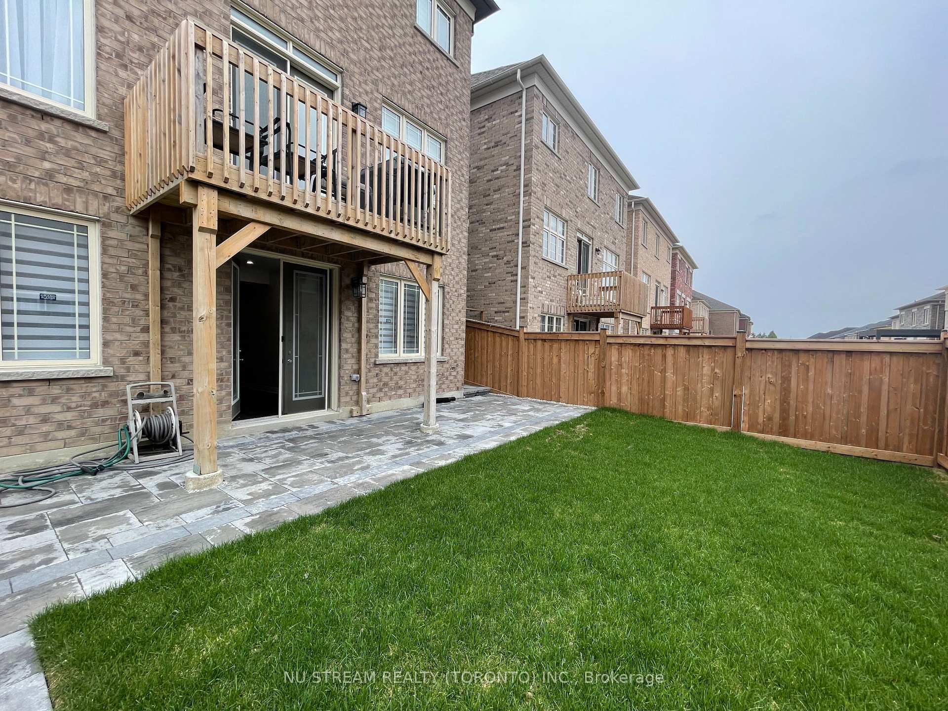 Photo 12 of Unit Lower, 10 Drizzel Crescent, Richmond Hill, Oak Ridges — HOMEH