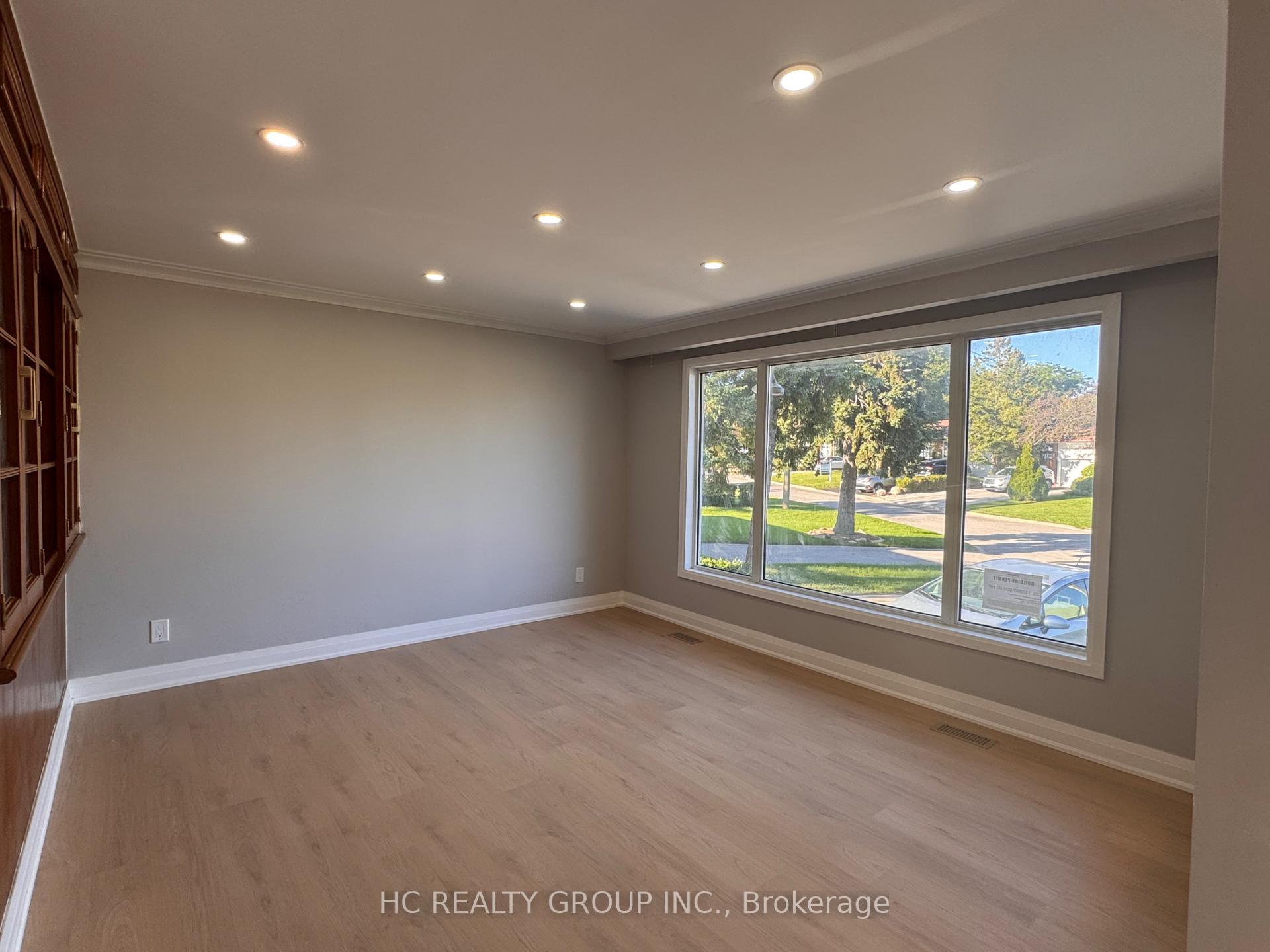 Photo 4 of 32 Upper King Richard Court, Markham, Bullock — HOMEH