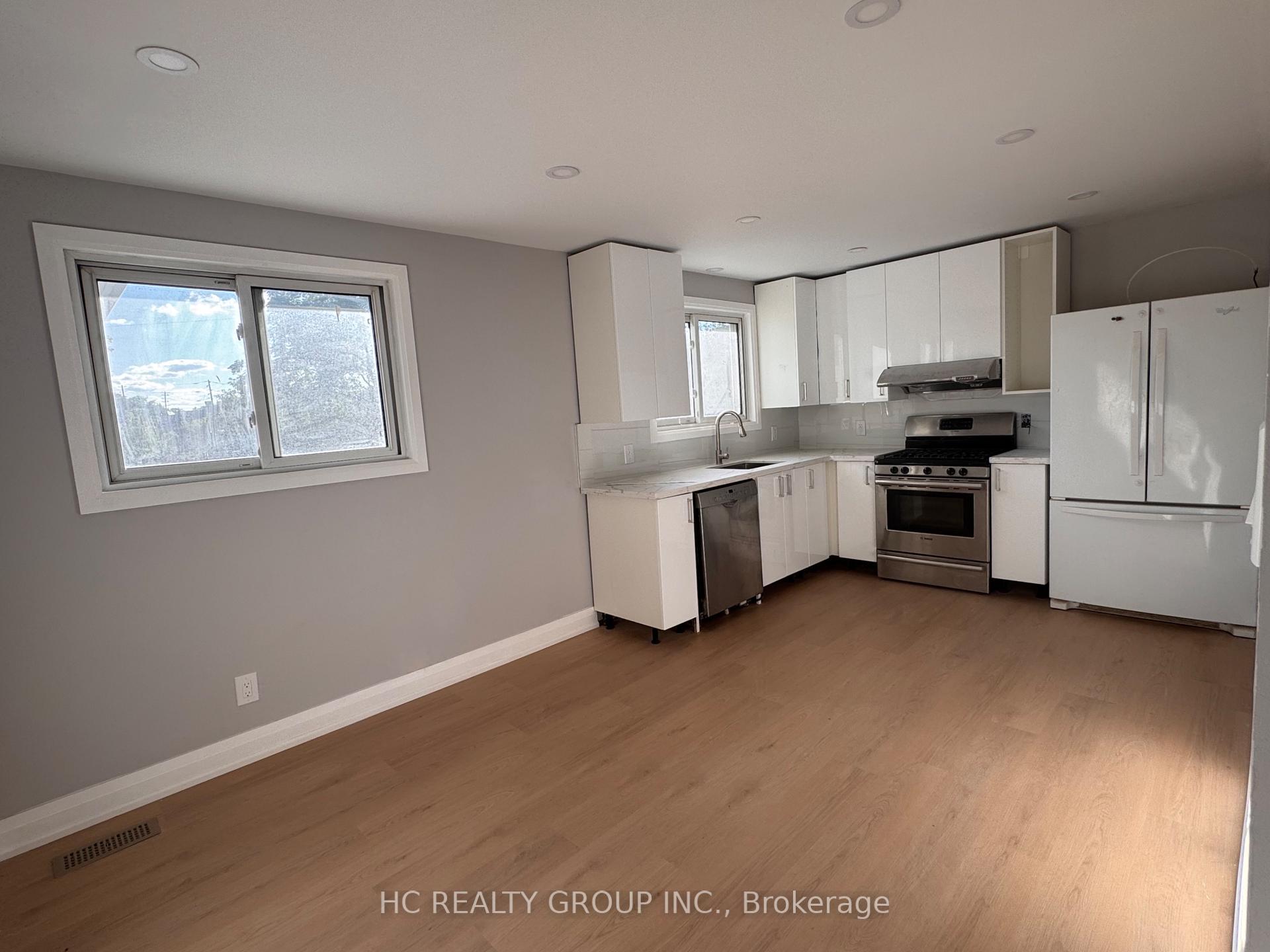 Photo 5 of 32 Upper King Richard Court, Markham, Bullock — HOMEH