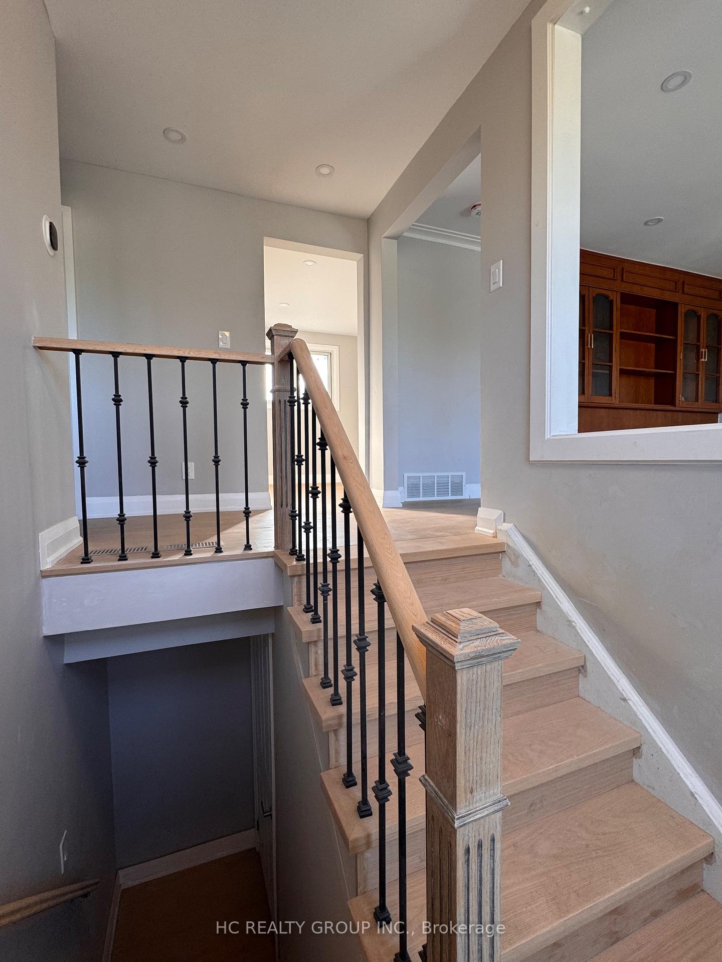 Photo 14 of 32 Upper King Richard Court, Markham, Bullock — HOMEH
