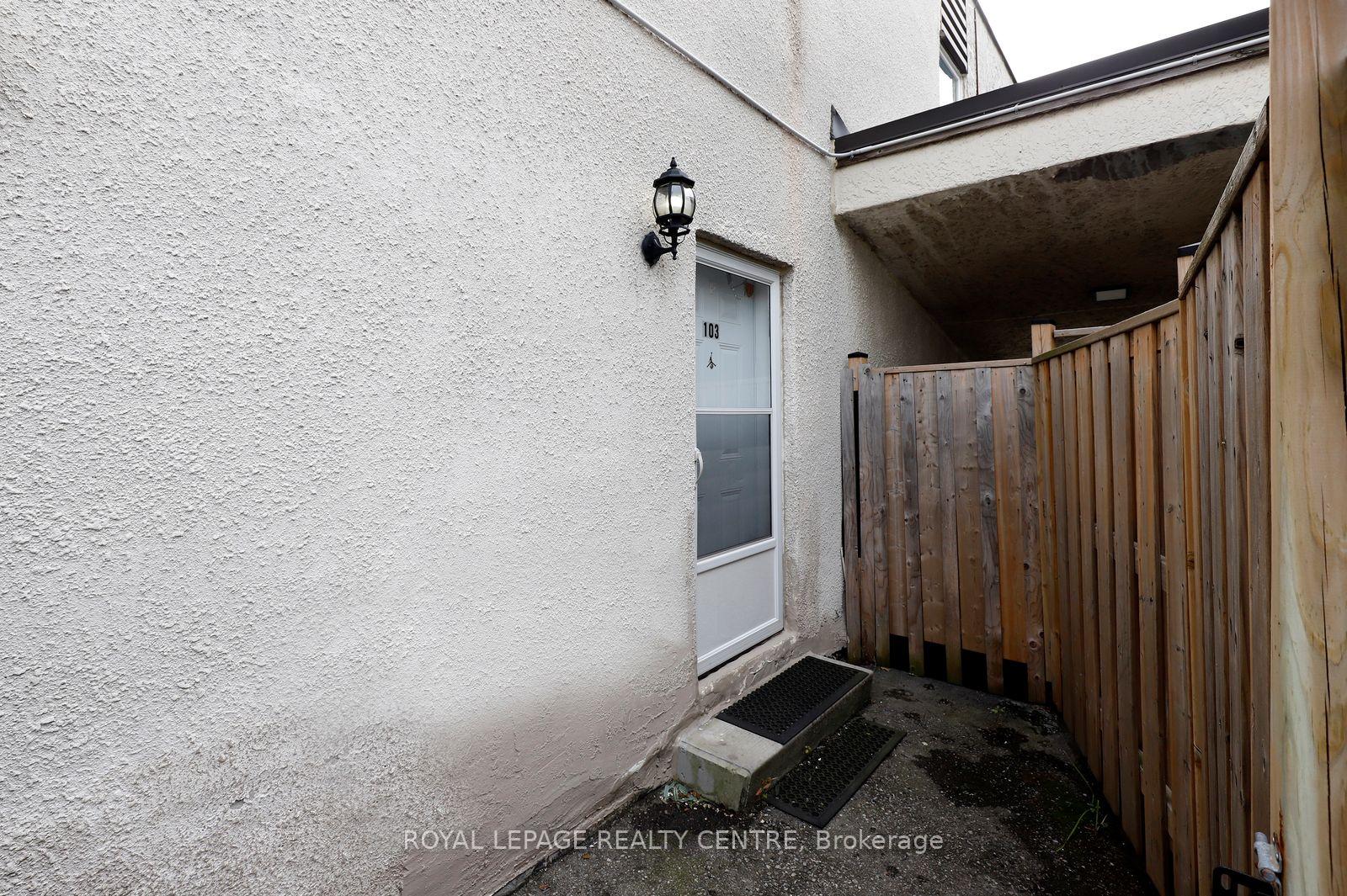 Photo 3 of Unit 103, 3040 Constitution Boulevard, Mississauga, Applewood — HOMEH
