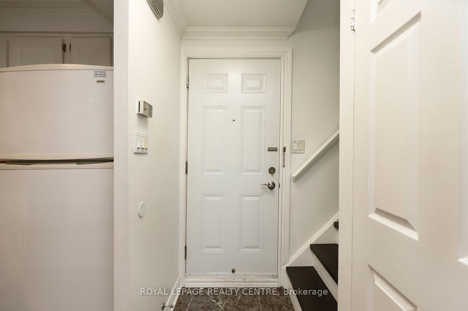 Photo 4 of Unit 103, 3040 Constitution Boulevard, Mississauga, Applewood — HOMEH