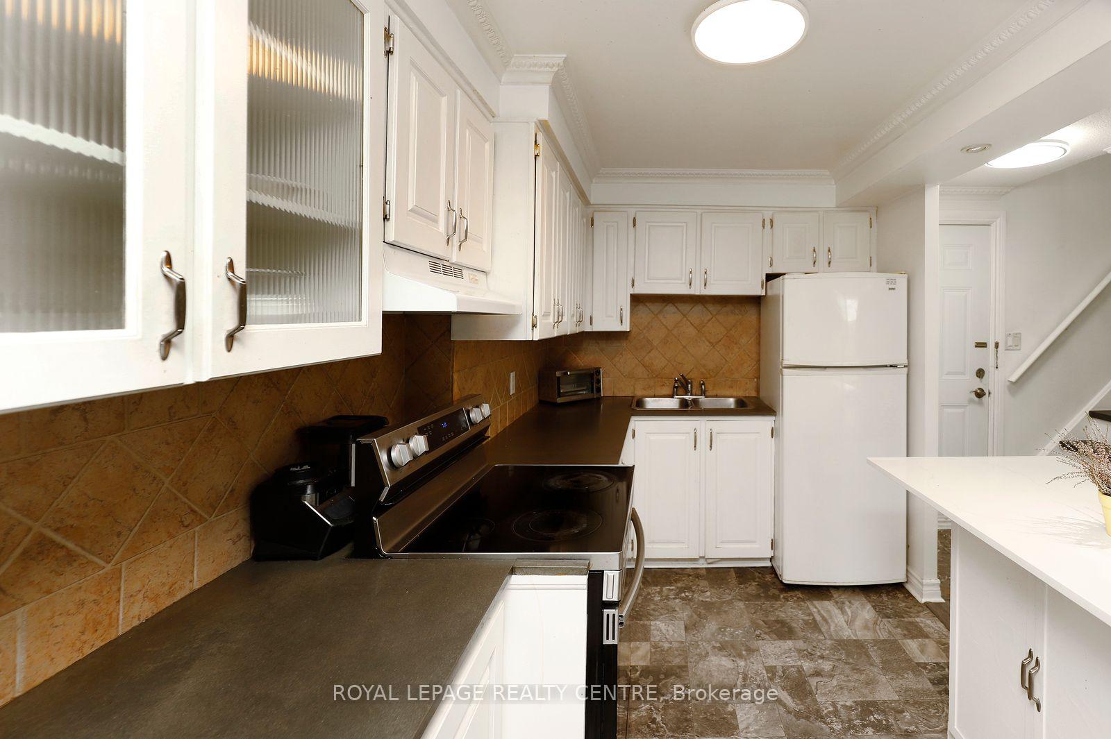 Photo 7 of Unit 103, 3040 Constitution Boulevard, Mississauga, Applewood — HOMEH
