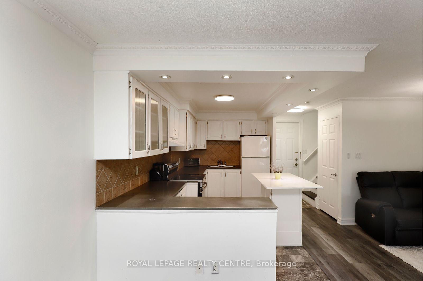 Photo 8 of Unit 103, 3040 Constitution Boulevard, Mississauga, Applewood — HOMEH