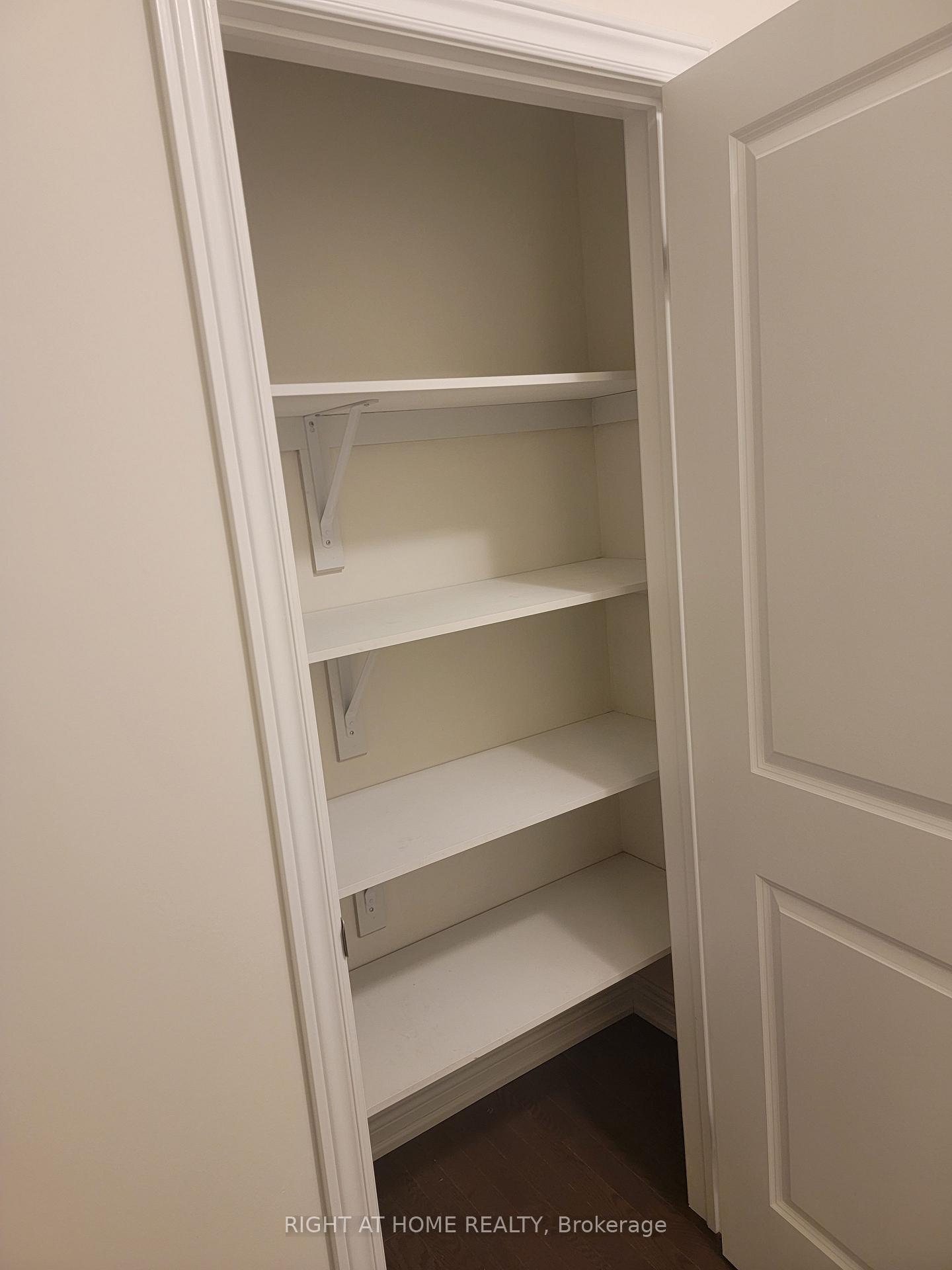 Photo 5 of Unit Main, 32 Truffle Court, Brampton, Northwest Brampton — HOMEH