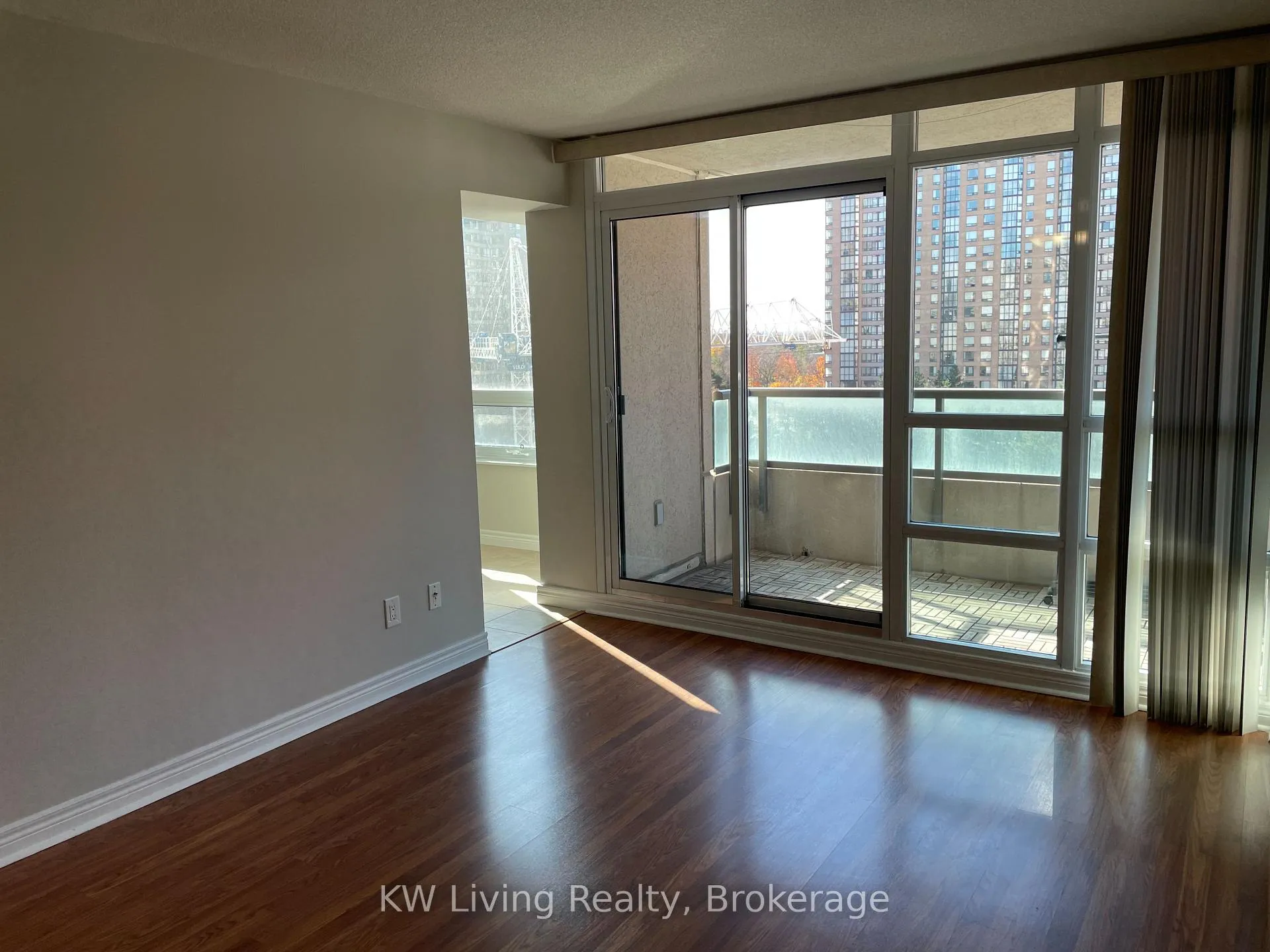Photo 9 of Unit 1007, 208 Enfield Place, Mississauga, City Centre — HOMEH