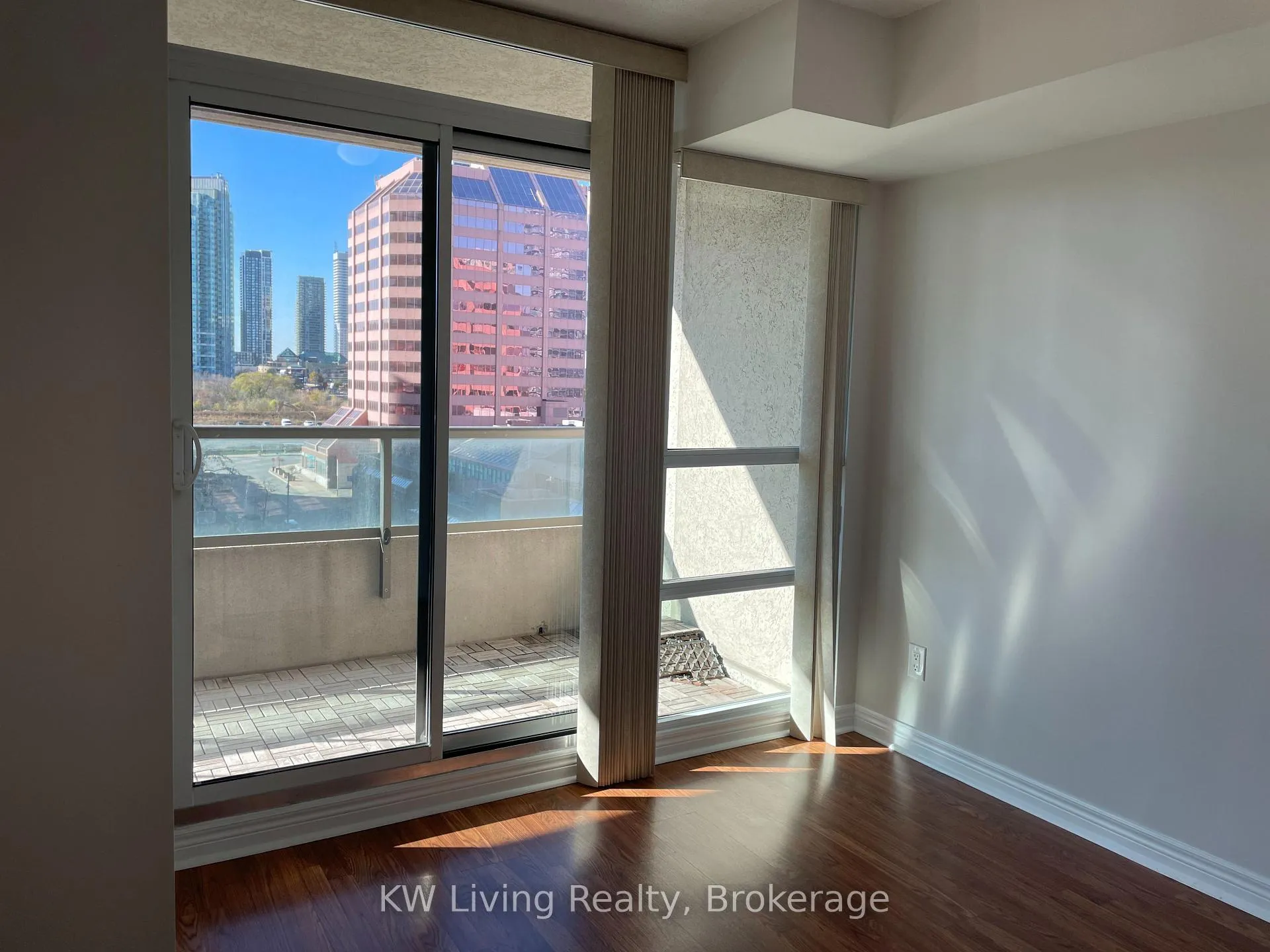 Photo 10 of Unit 1007, 208 Enfield Place, Mississauga, City Centre — HOMEH