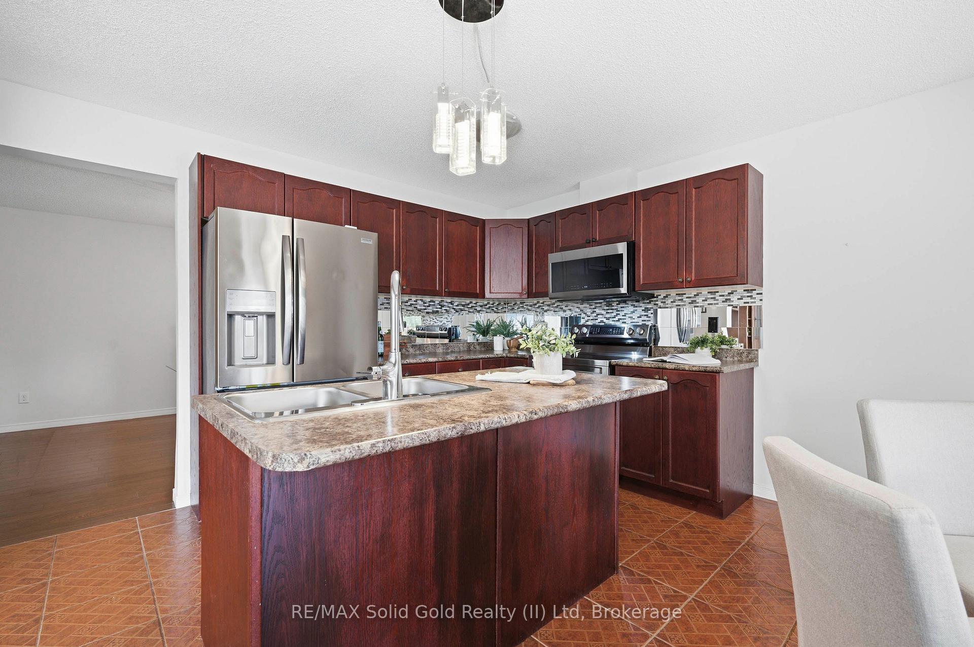 Photo 4 of 324 Beaumont Crescent, Kitchener, Idlewood — HOMEH