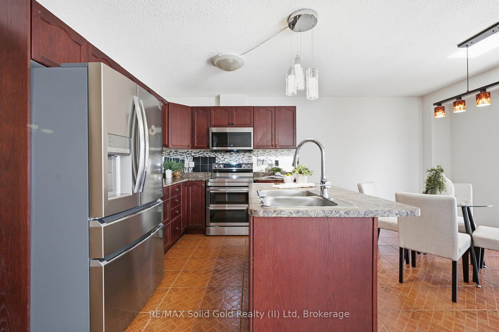 Photo 5 of 324 Beaumont Crescent, Kitchener, Idlewood — HOMEH