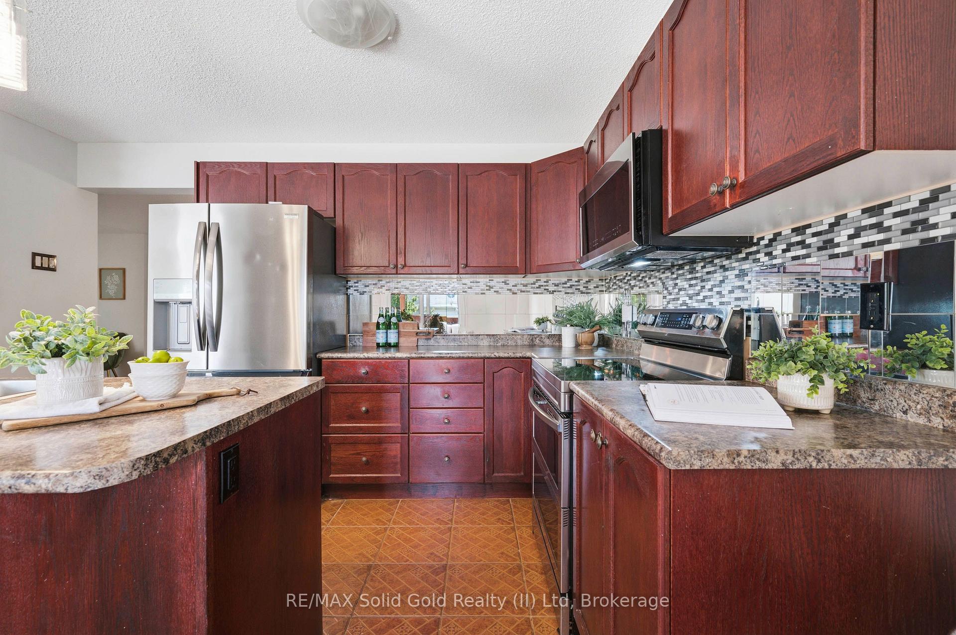 Photo 6 of 324 Beaumont Crescent, Kitchener, Idlewood — HOMEH