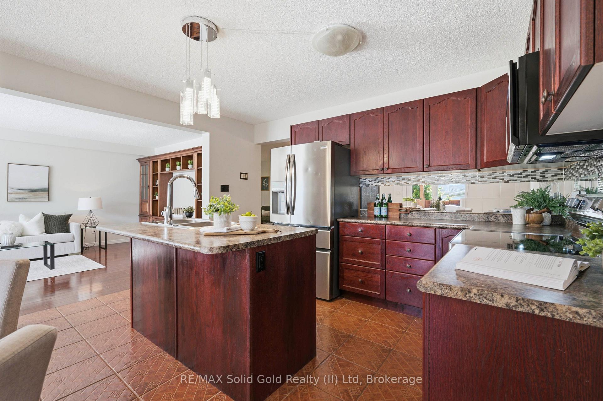 Photo 7 of 324 Beaumont Crescent, Kitchener, Idlewood — HOMEH