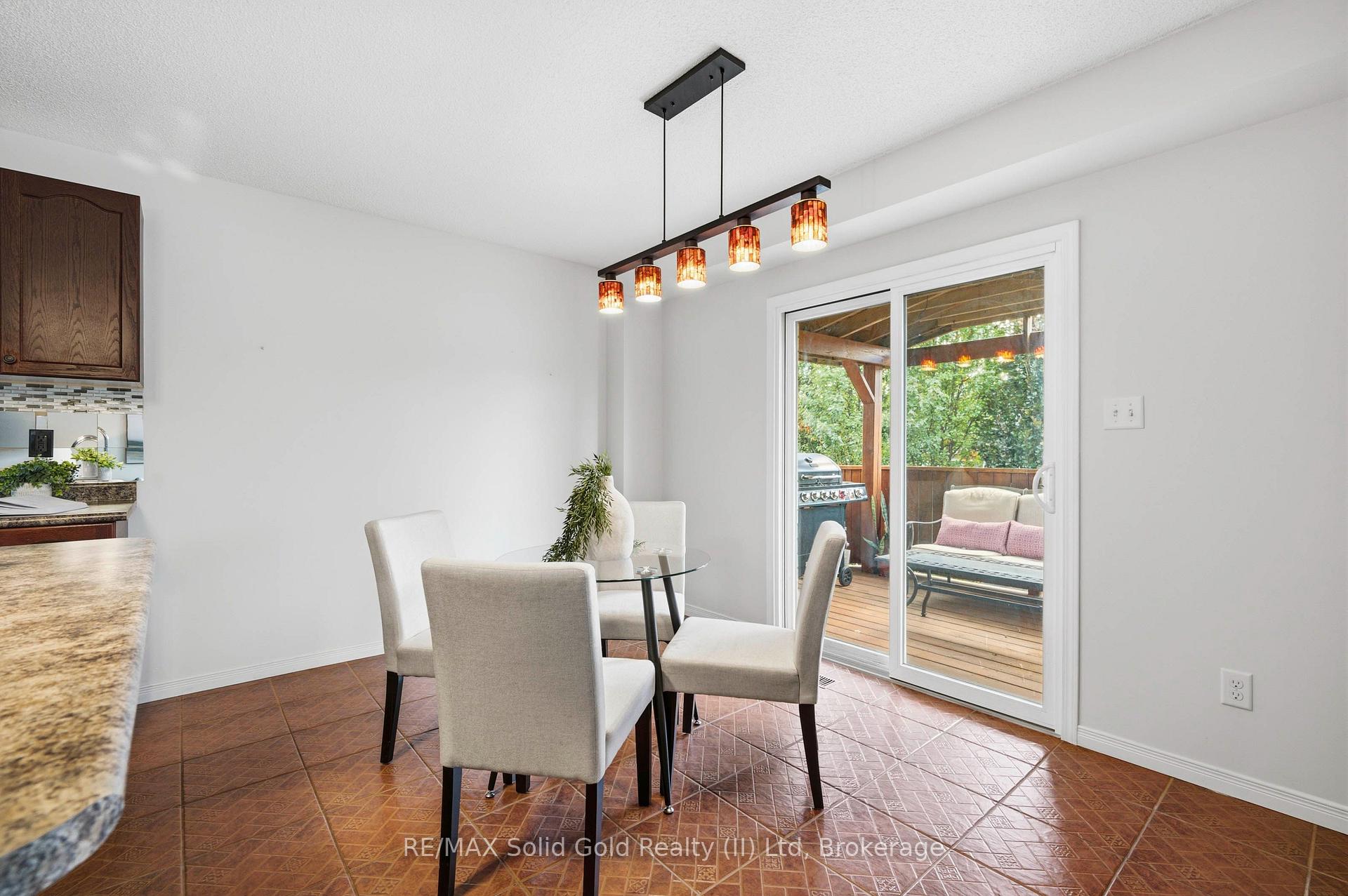 Photo 9 of 324 Beaumont Crescent, Kitchener, Idlewood — HOMEH