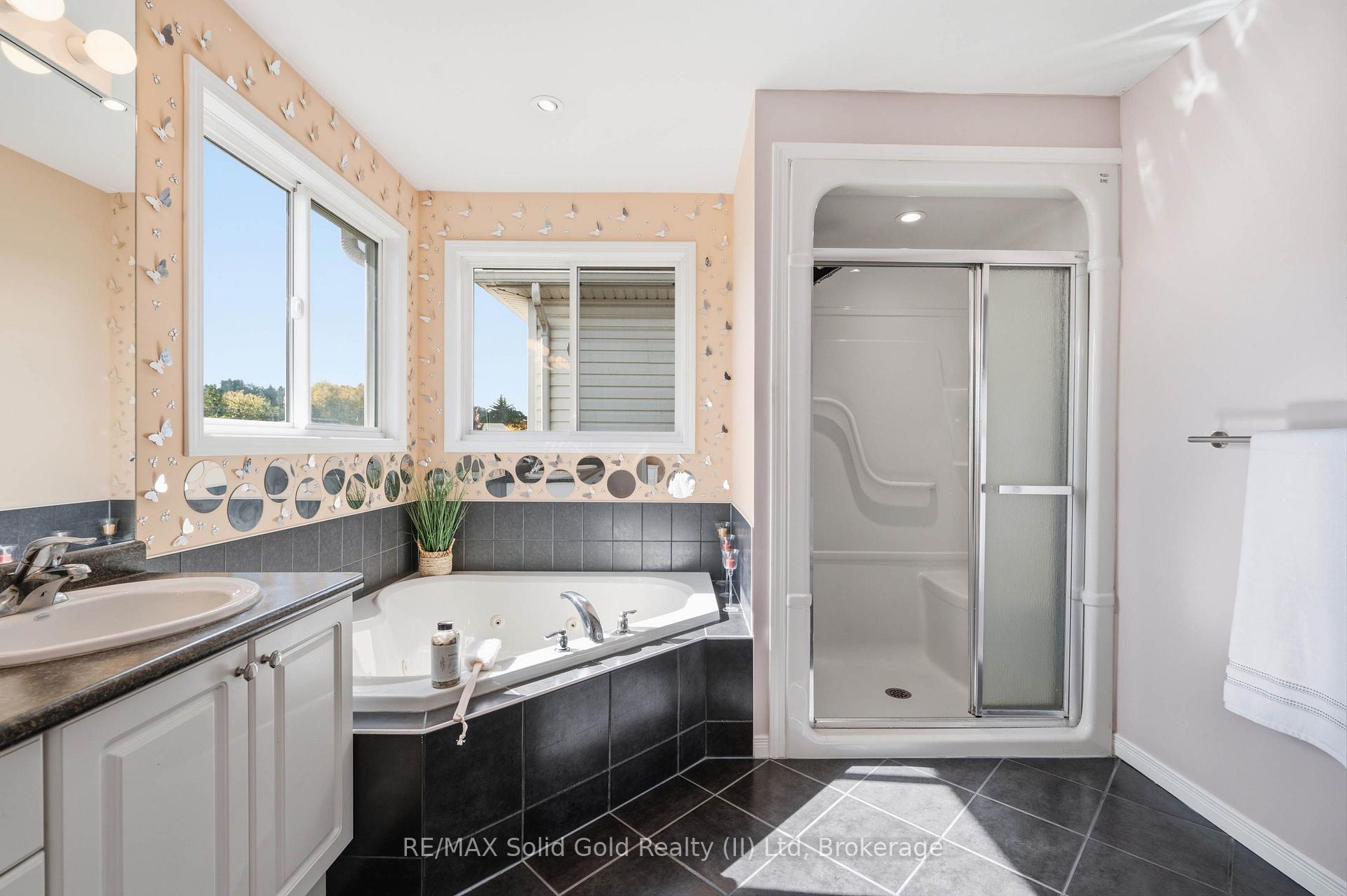 Photo 22 of 324 Beaumont Crescent, Kitchener, Idlewood — HOMEH