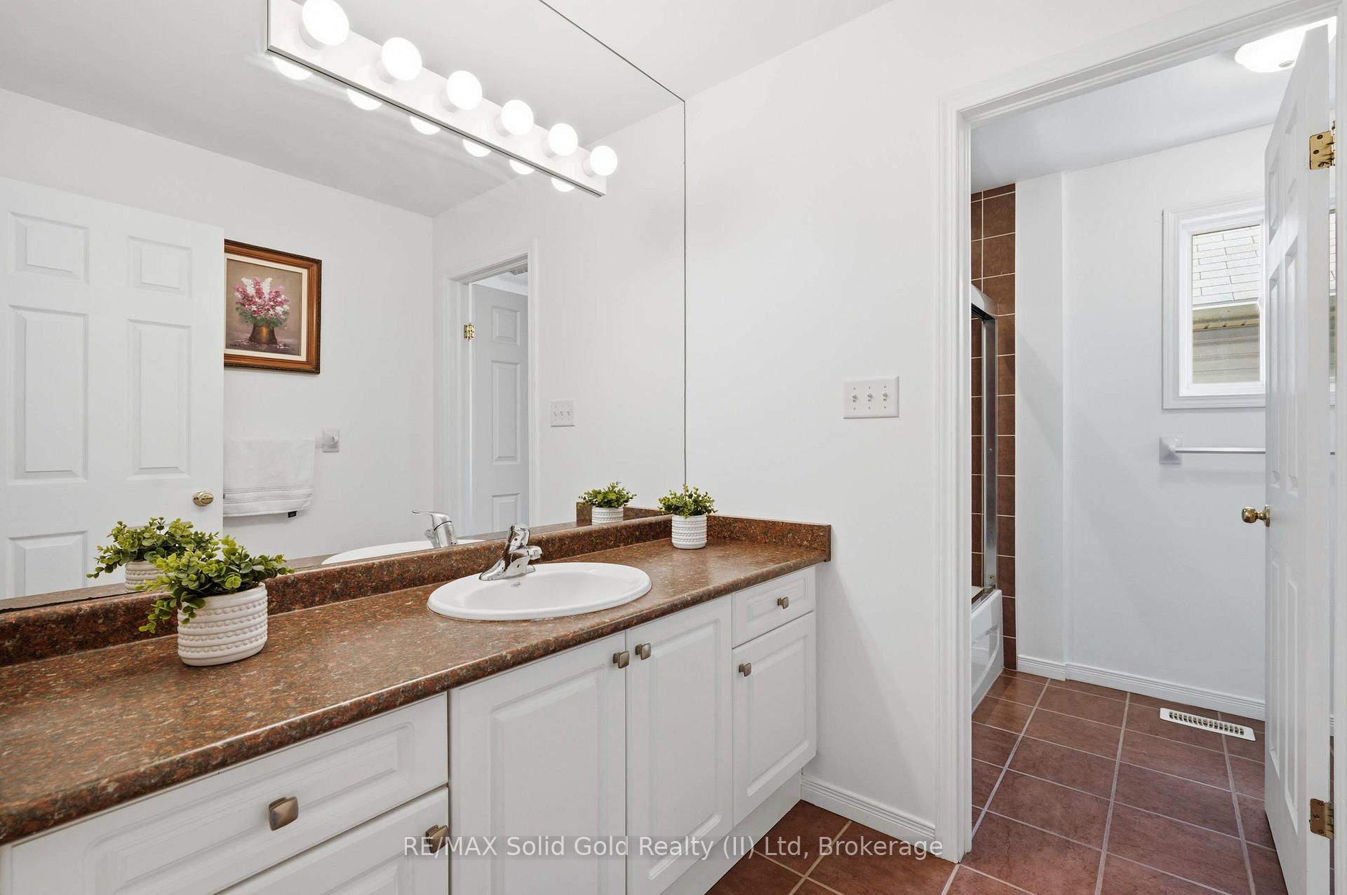 Photo 25 of 324 Beaumont Crescent, Kitchener, Idlewood — HOMEH
