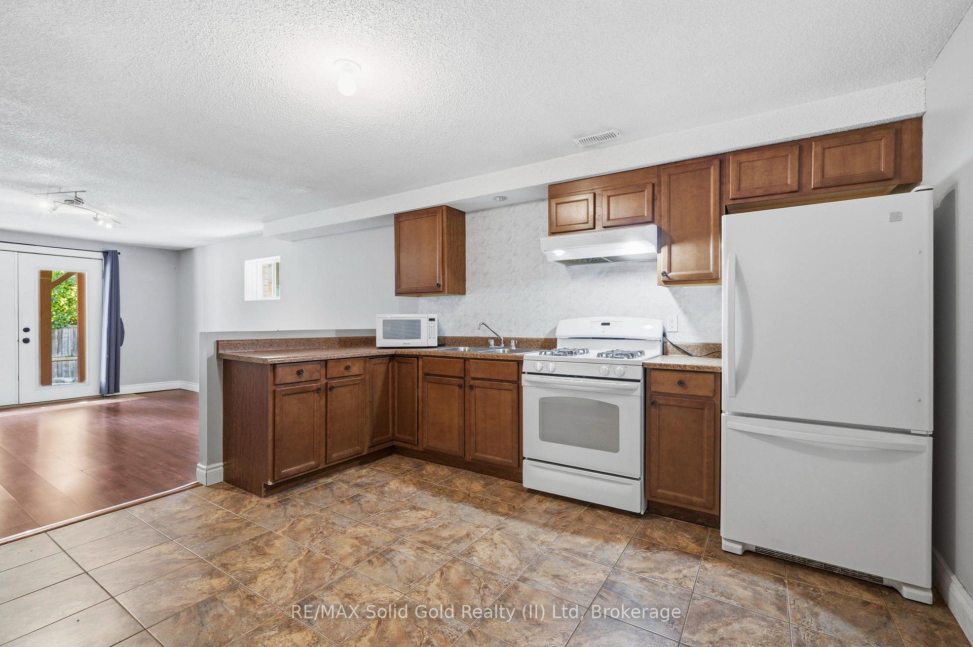 Photo 31 of 324 Beaumont Crescent, Kitchener, Idlewood — HOMEH