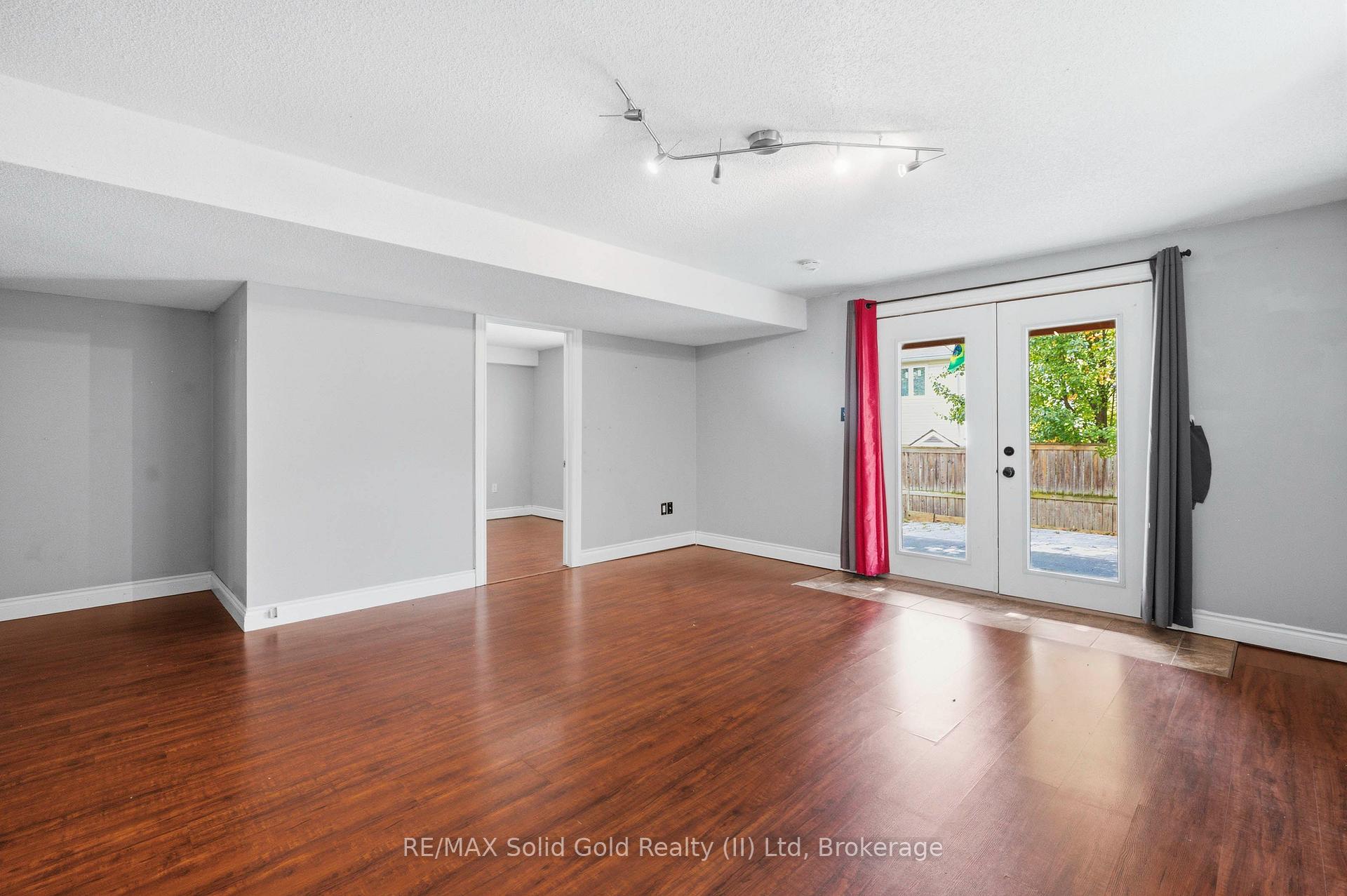 Photo 33 of 324 Beaumont Crescent, Kitchener, Idlewood — HOMEH