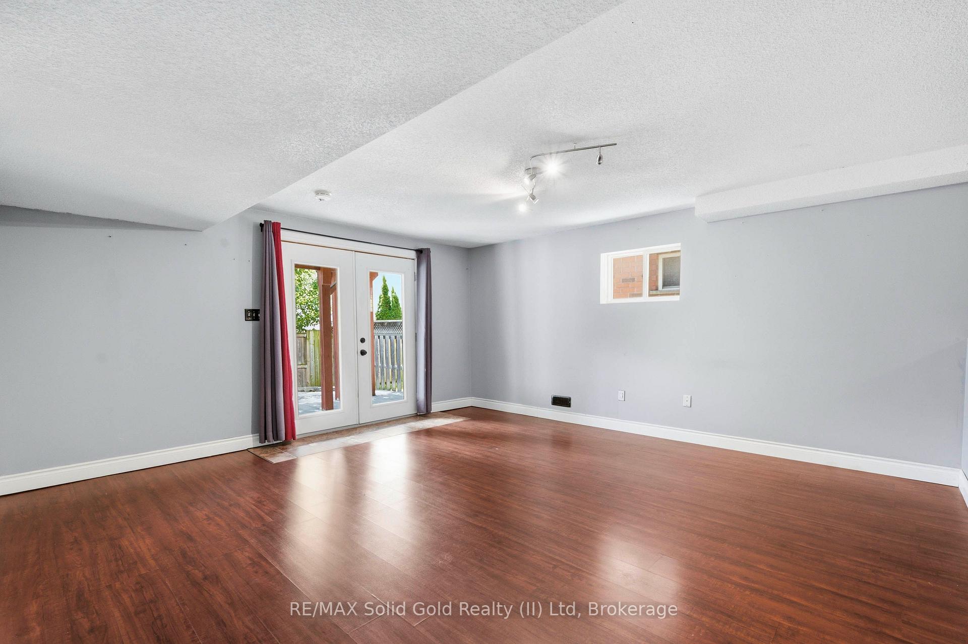 Photo 34 of 324 Beaumont Crescent, Kitchener, Idlewood — HOMEH