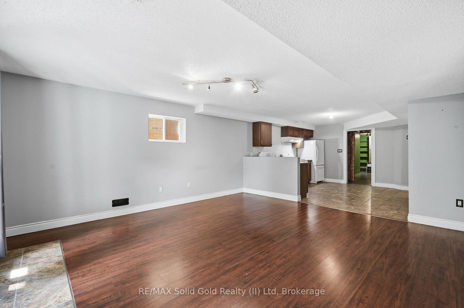 Photo 35 of 324 Beaumont Crescent, Kitchener, Idlewood — HOMEH