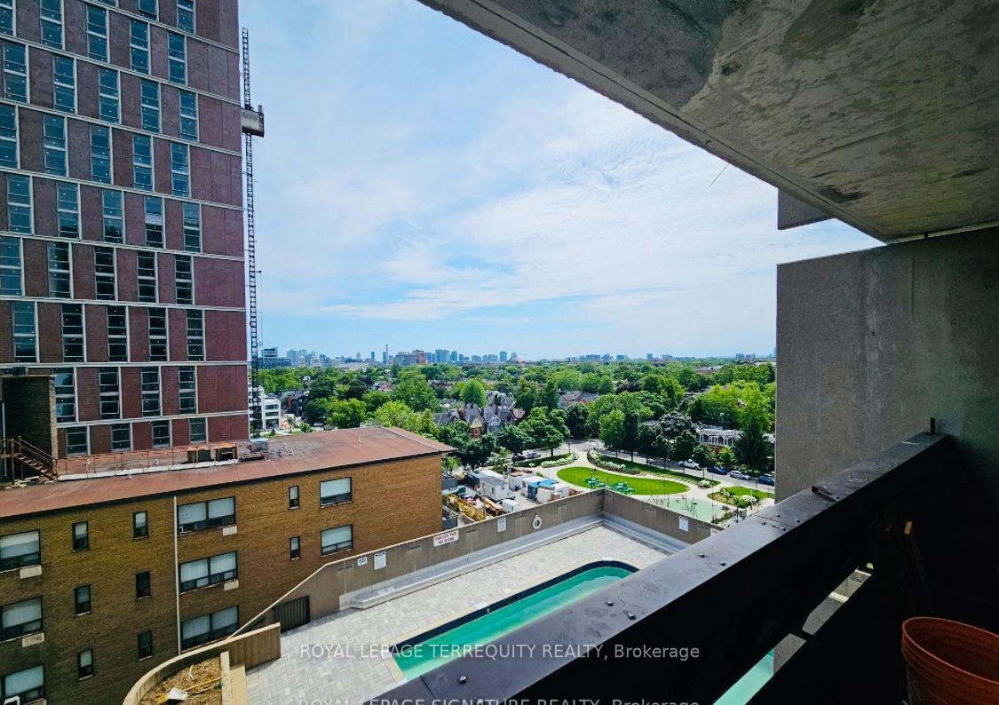 Photo 2 of 720 Spadina Avenue, Toronto, University — HOMEH