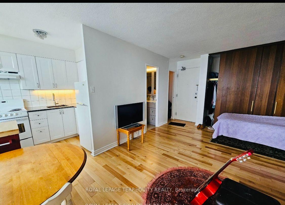 Photo 3 of 720 Spadina Avenue, Toronto, University — HOMEH