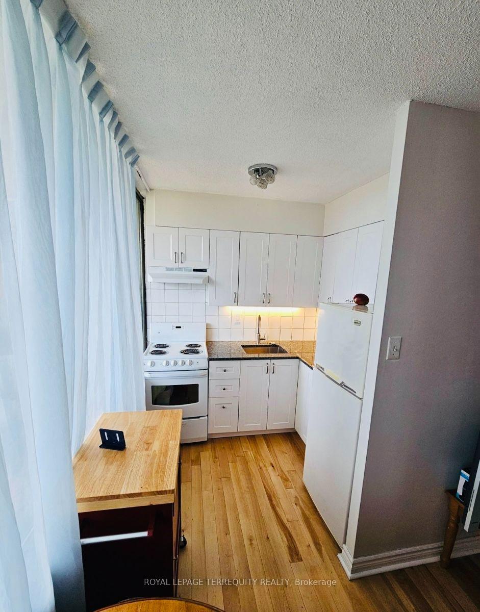Photo 4 of 720 Spadina Avenue, Toronto, University — HOMEH