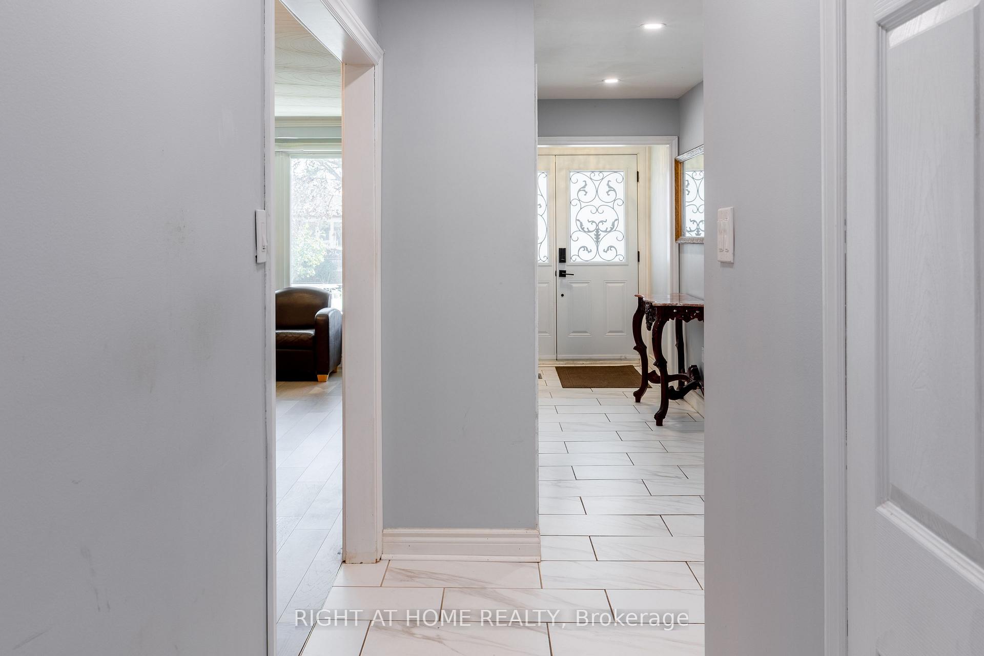 Photo 8 of 62 Iangrove Terrace, Scarborough, L'Amoreaux — HOMEH
