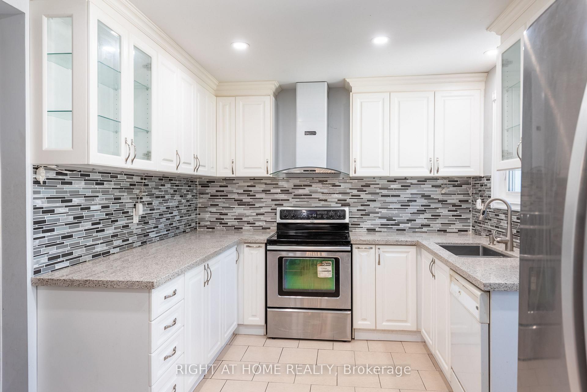Photo 10 of 62 Iangrove Terrace, Scarborough, L'Amoreaux — HOMEH