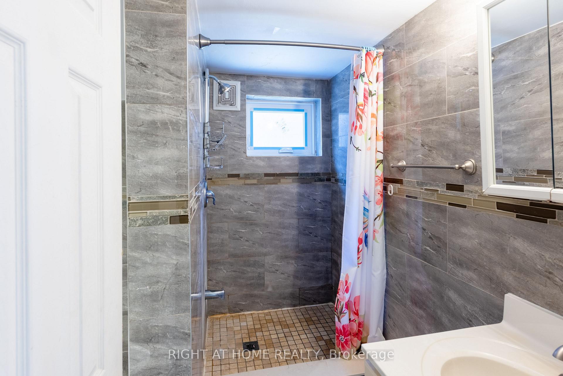 Photo 30 of 62 Iangrove Terrace, Scarborough, L'Amoreaux — HOMEH