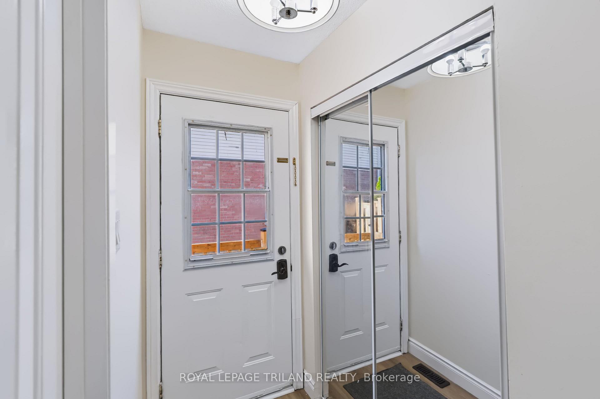 Photo 6 of 136 Golfdale Crescent, London, South Q — HOMEH