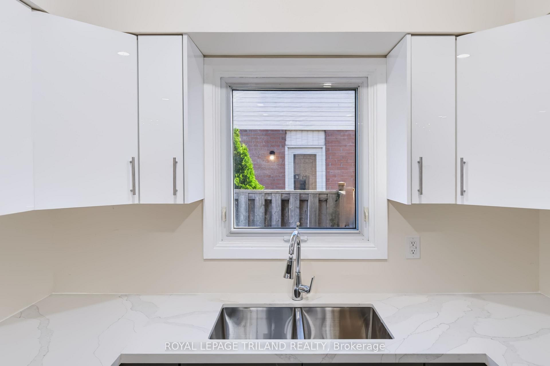 Photo 14 of 136 Golfdale Crescent, London, South Q — HOMEH