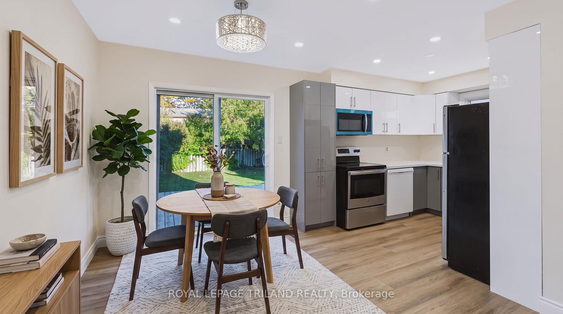 Photo 16 of 136 Golfdale Crescent, London, South Q — HOMEH