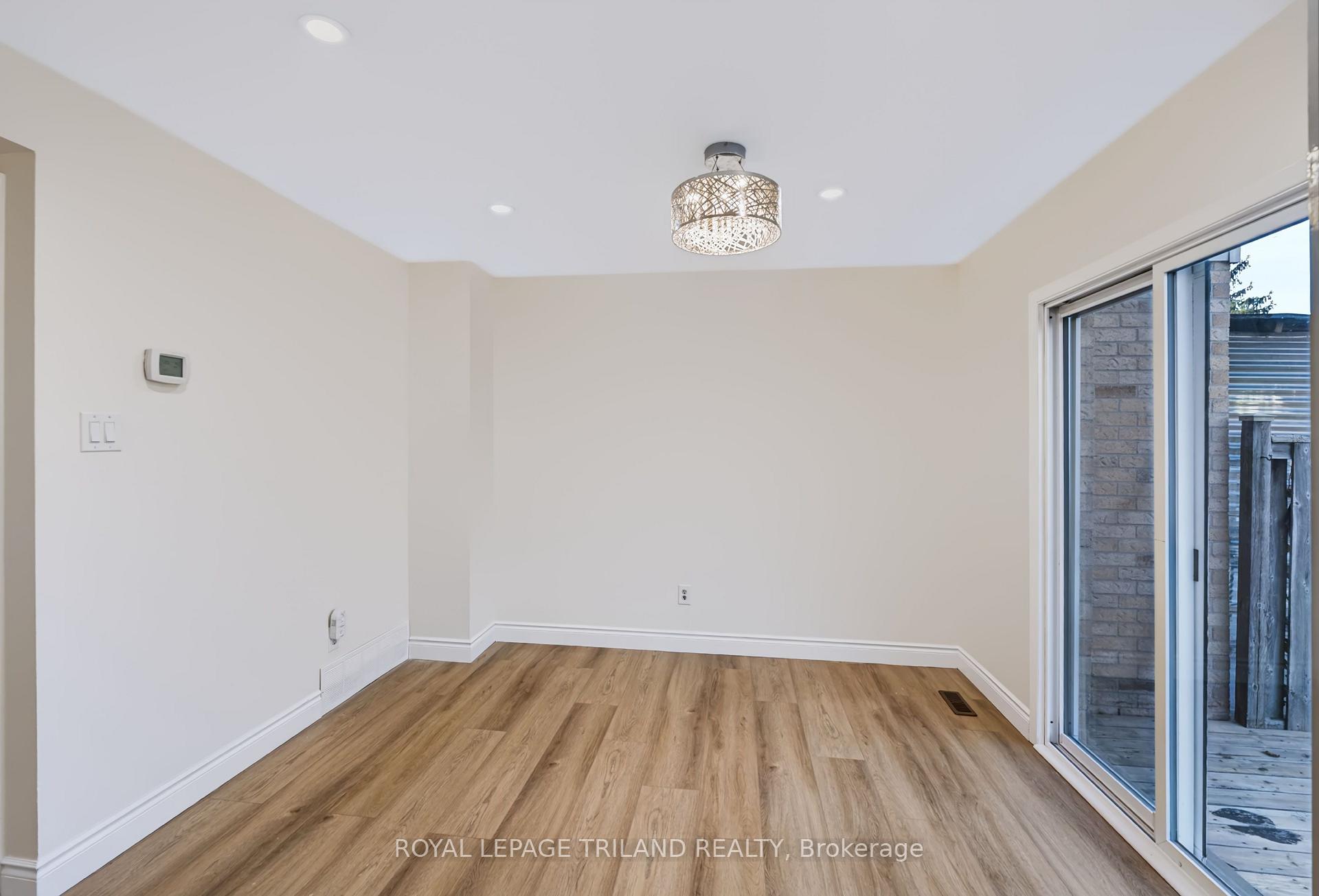 Photo 17 of 136 Golfdale Crescent, London, South Q — HOMEH